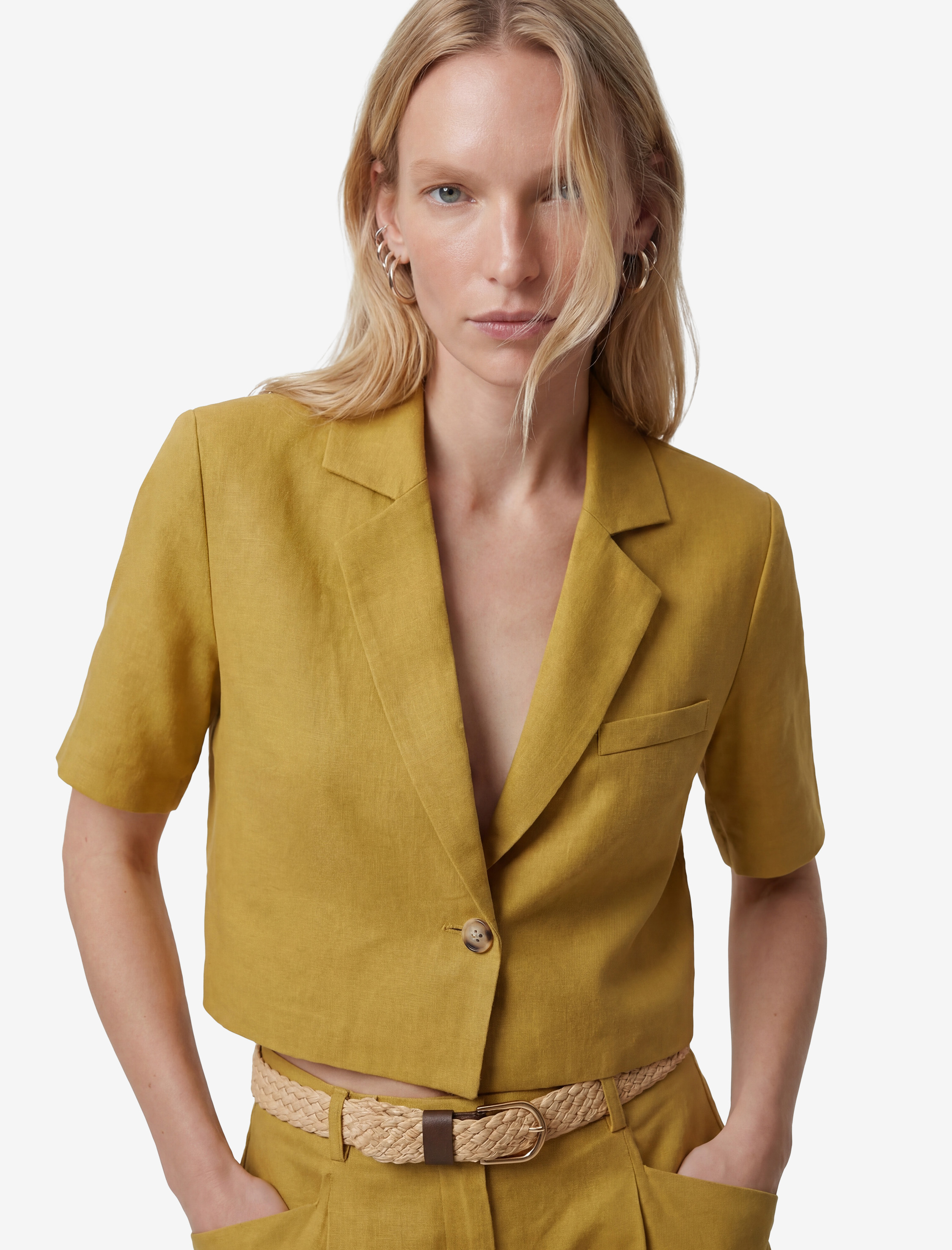   Kısa Kollu Geniş Yaka Düğmeli Keten Karışımlı Crop Blazer Ceket