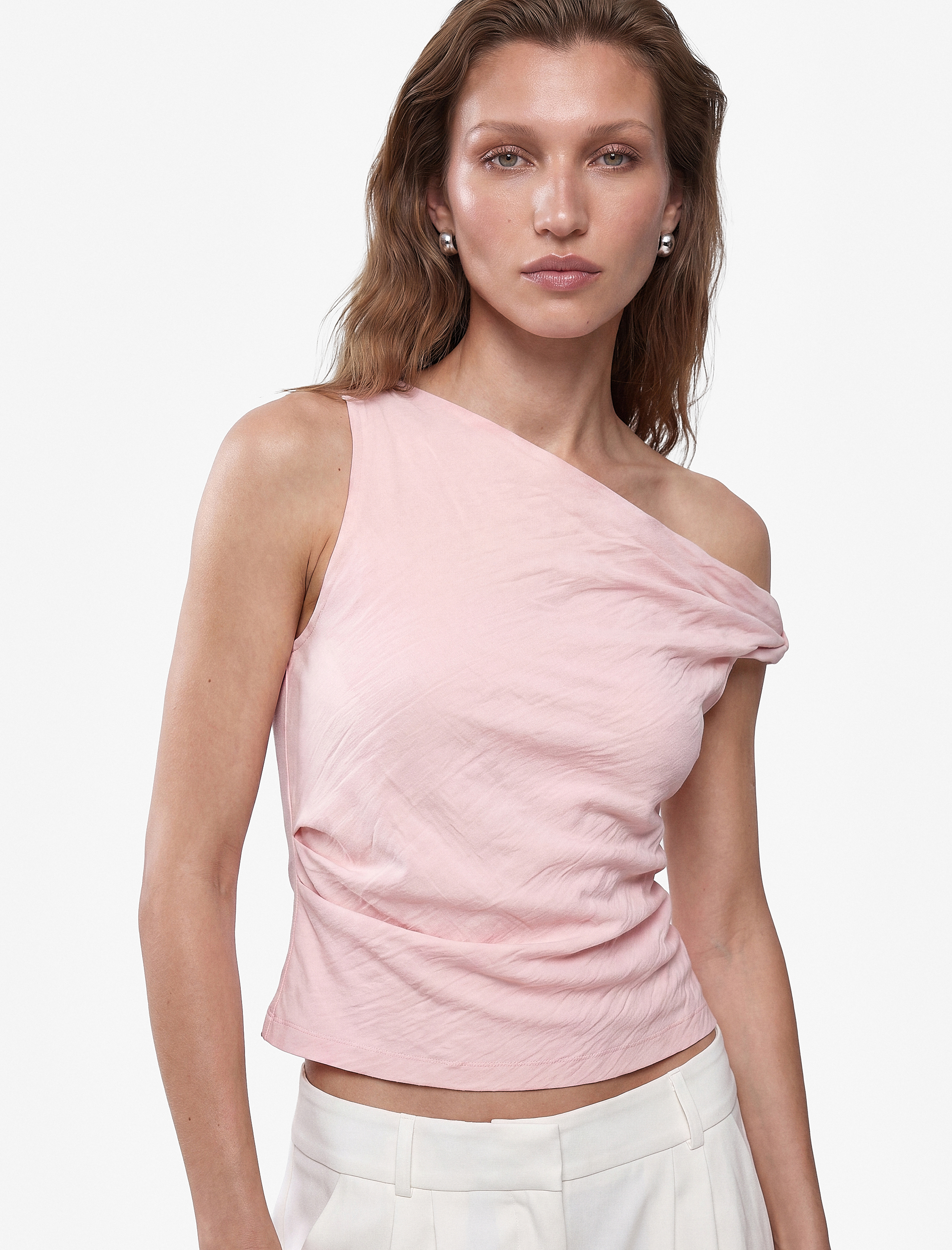   Keten Görünümlü Slim Fit Kolsuz Asimetrik Kesim Kayık Yaka Bluz