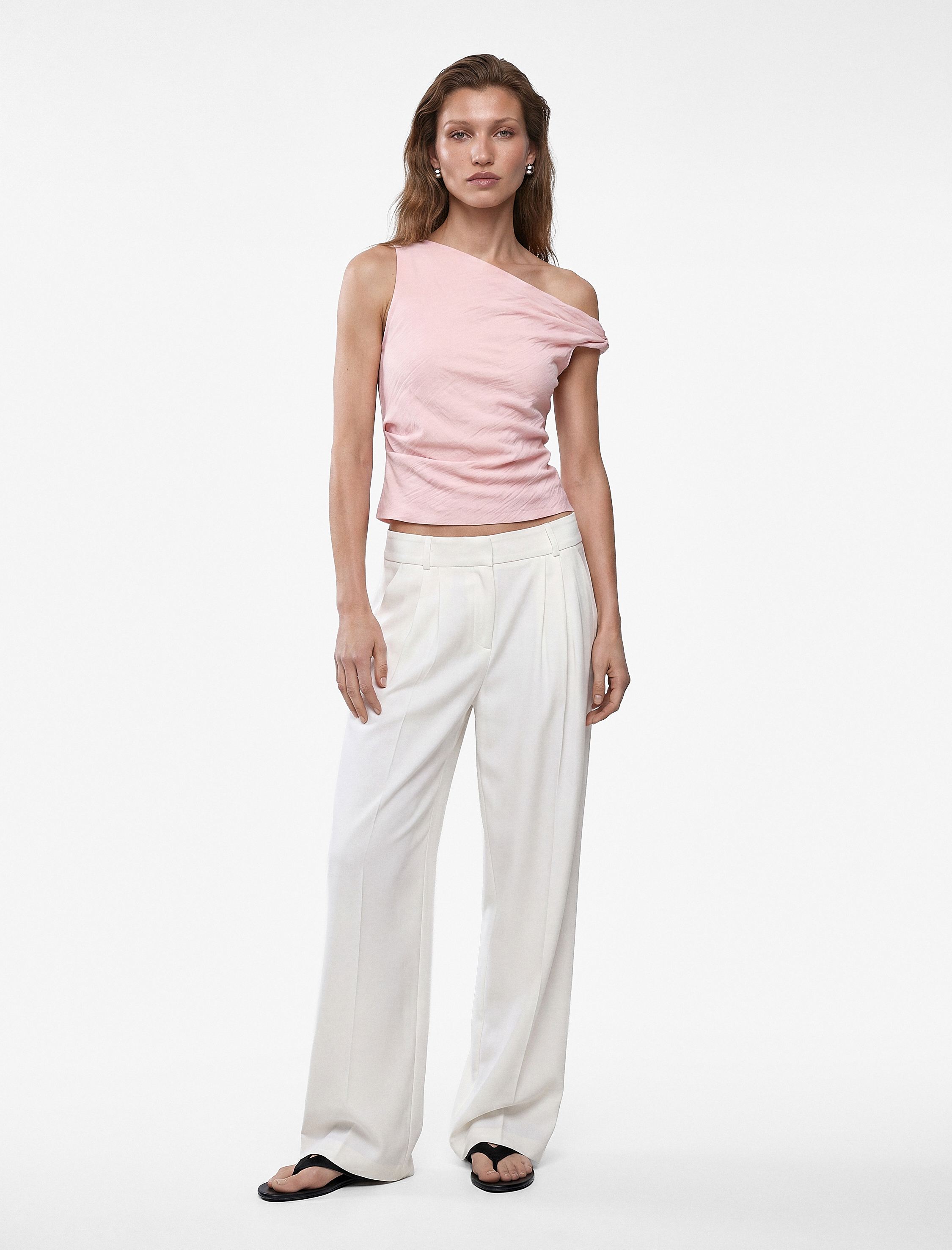   Keten Görünümlü Slim Fit Kolsuz Asimetrik Kesim Kayık Yaka Bluz