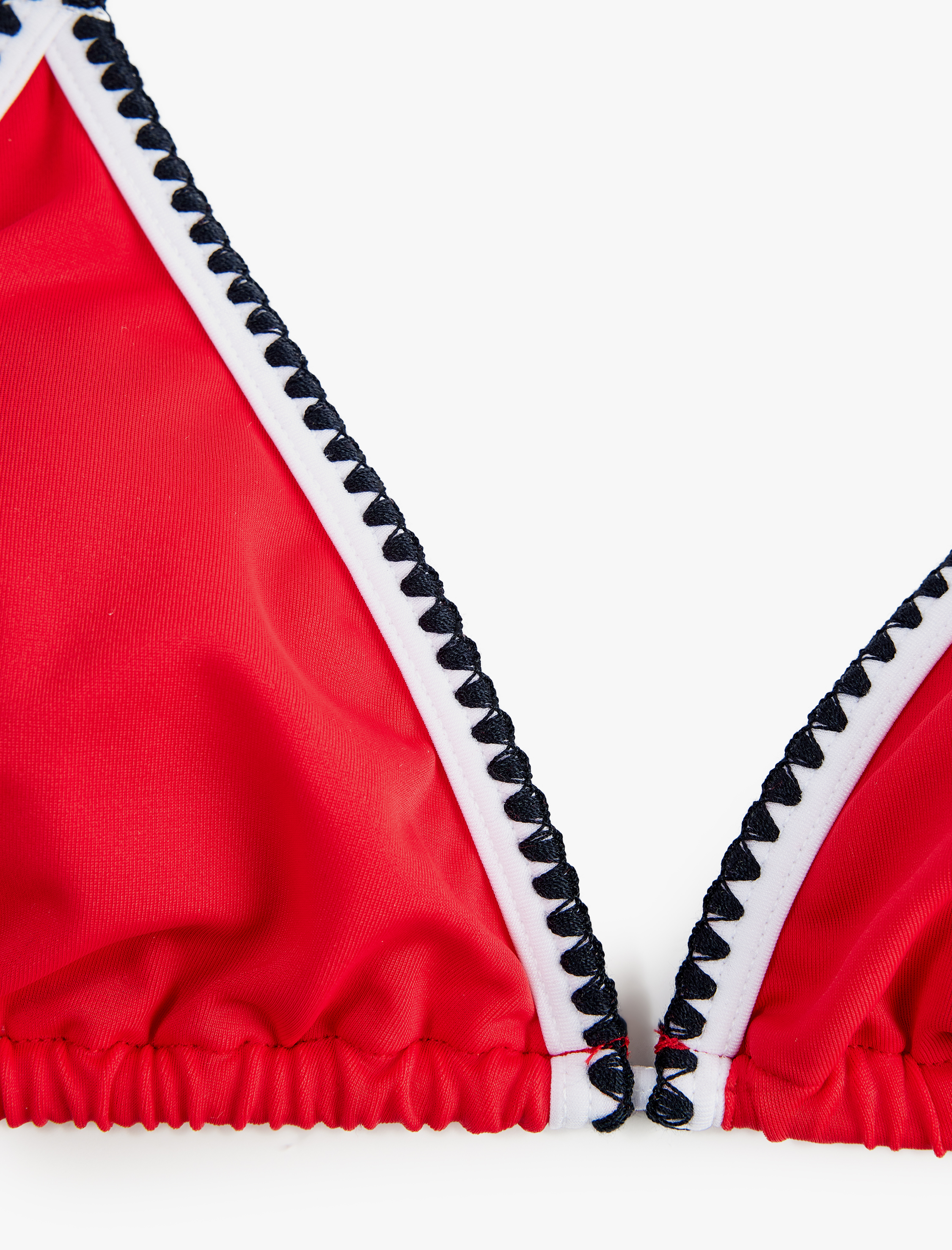   Renk Kontrastlı Kroşe Detaylı Üçgen Bikini Üstü