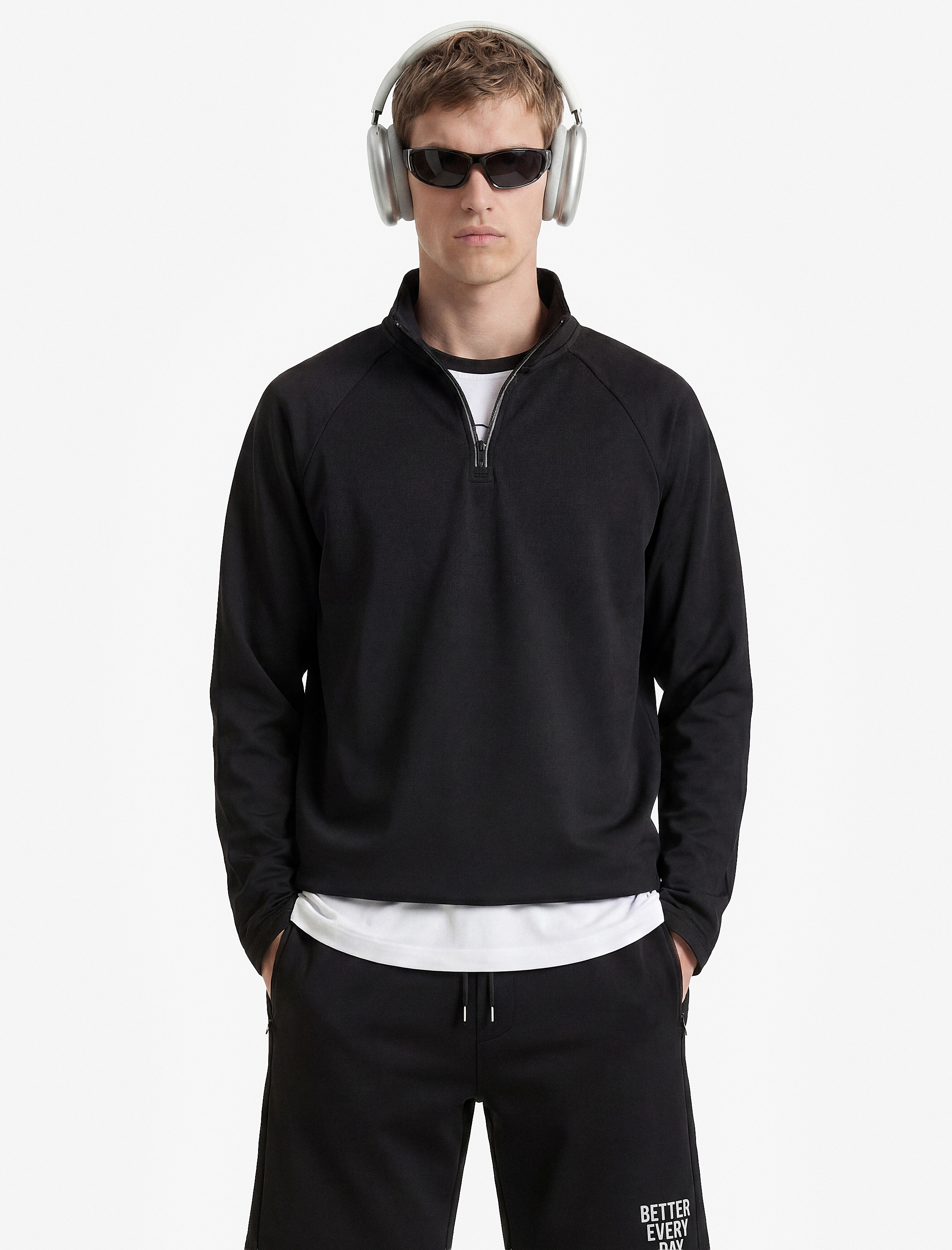   Uzun Kollu Dik Yaka Yarım Fermuarlı Spor Sweatshirt