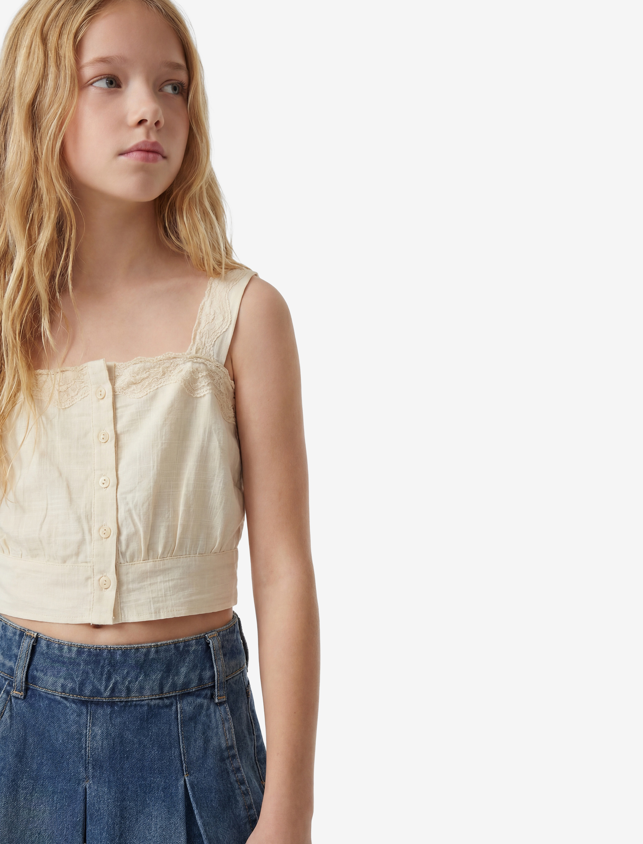  Kız Çocuk Pamuklu Düğmeli Kare Yaka Askılı Dantelli Crop Bluz