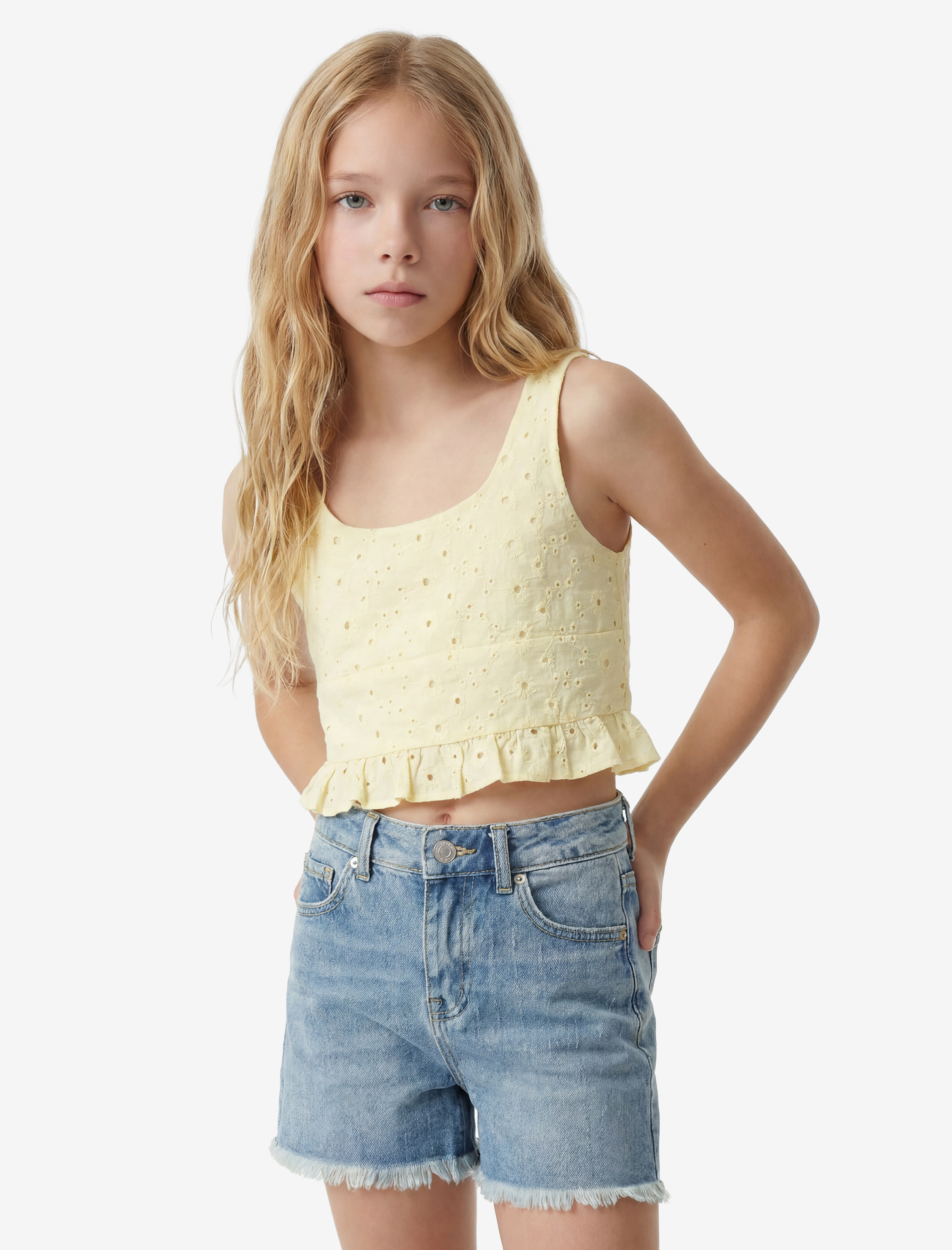  Kız Çocuk Pamuklu Yuvarlak Yaka Askılı Brodeli Crop Bluz