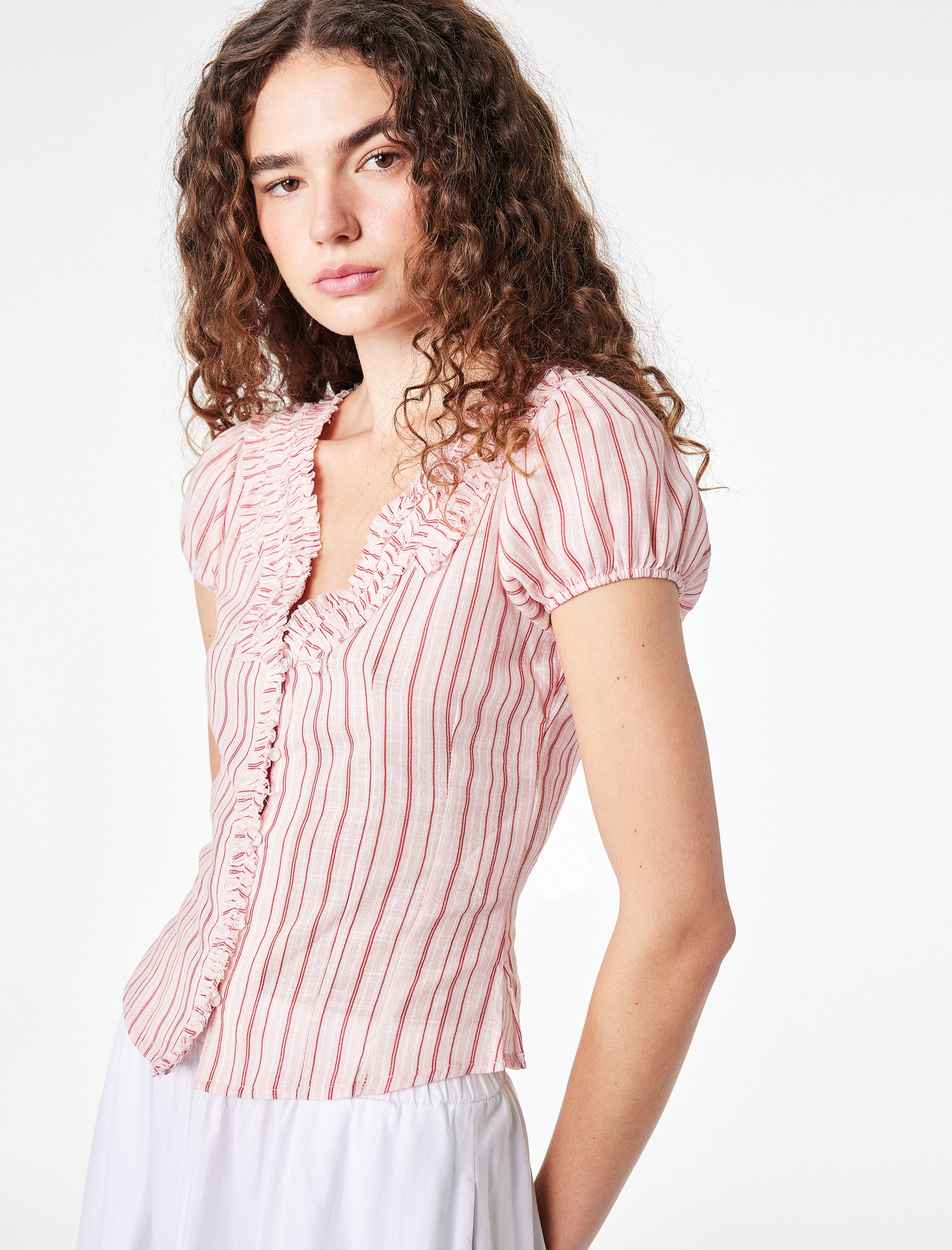   Slim Fit Fırfır Detaylı V Yaka Kısa Kollu Çizgili Bluz