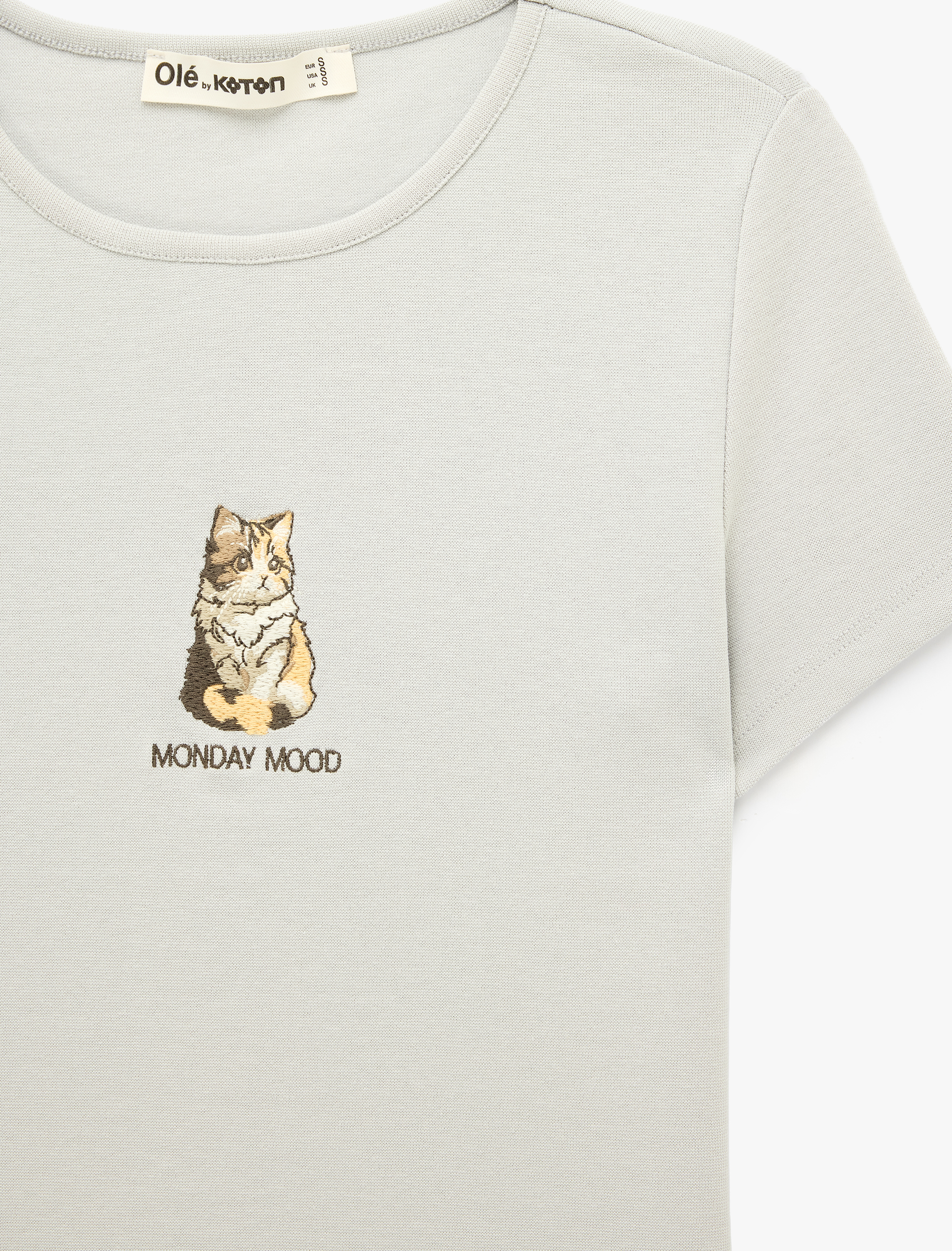   Pamuklu Slim Fit Bisiklet Yaka Kısa Kollu Kedi Nakışlı Tişört