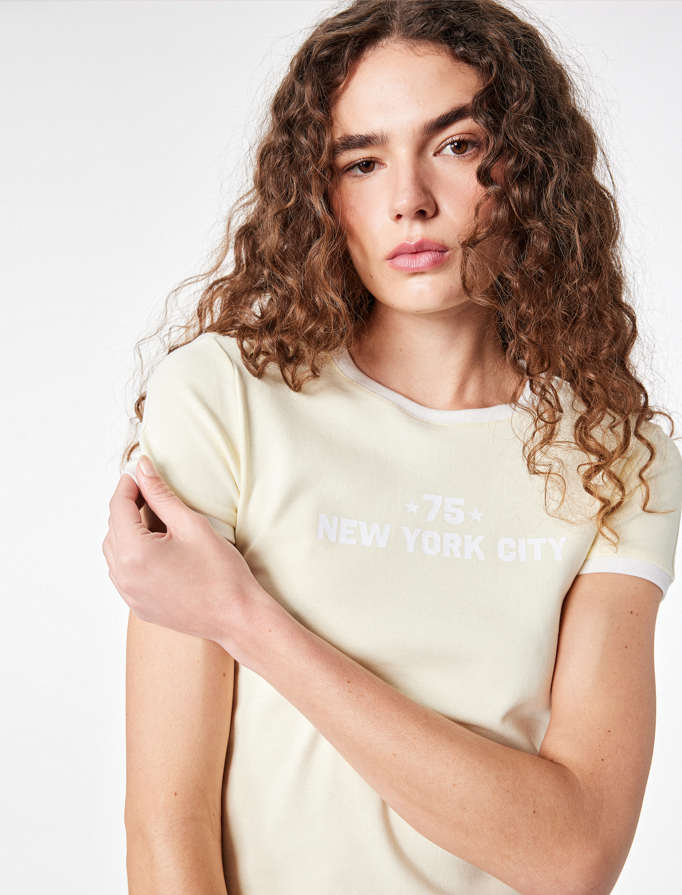   Pamuklu Kısa Kollu Bisiklet Yaka Biyeli Slim Fit Baskılı Tişört