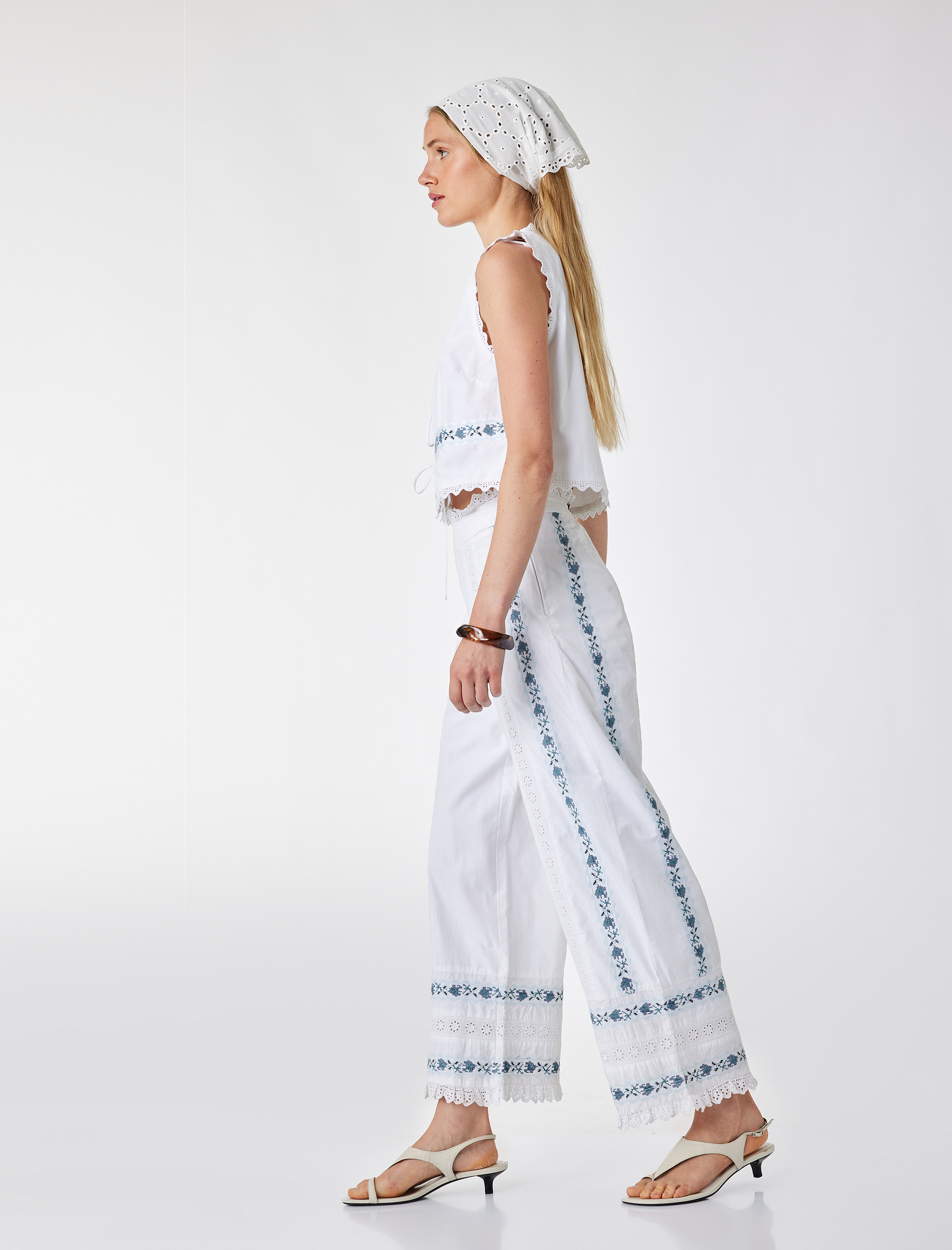  Pamuklu Etnik Motif Detaylı Nakışlı Dantelli Düz Bol Paça Pantolon