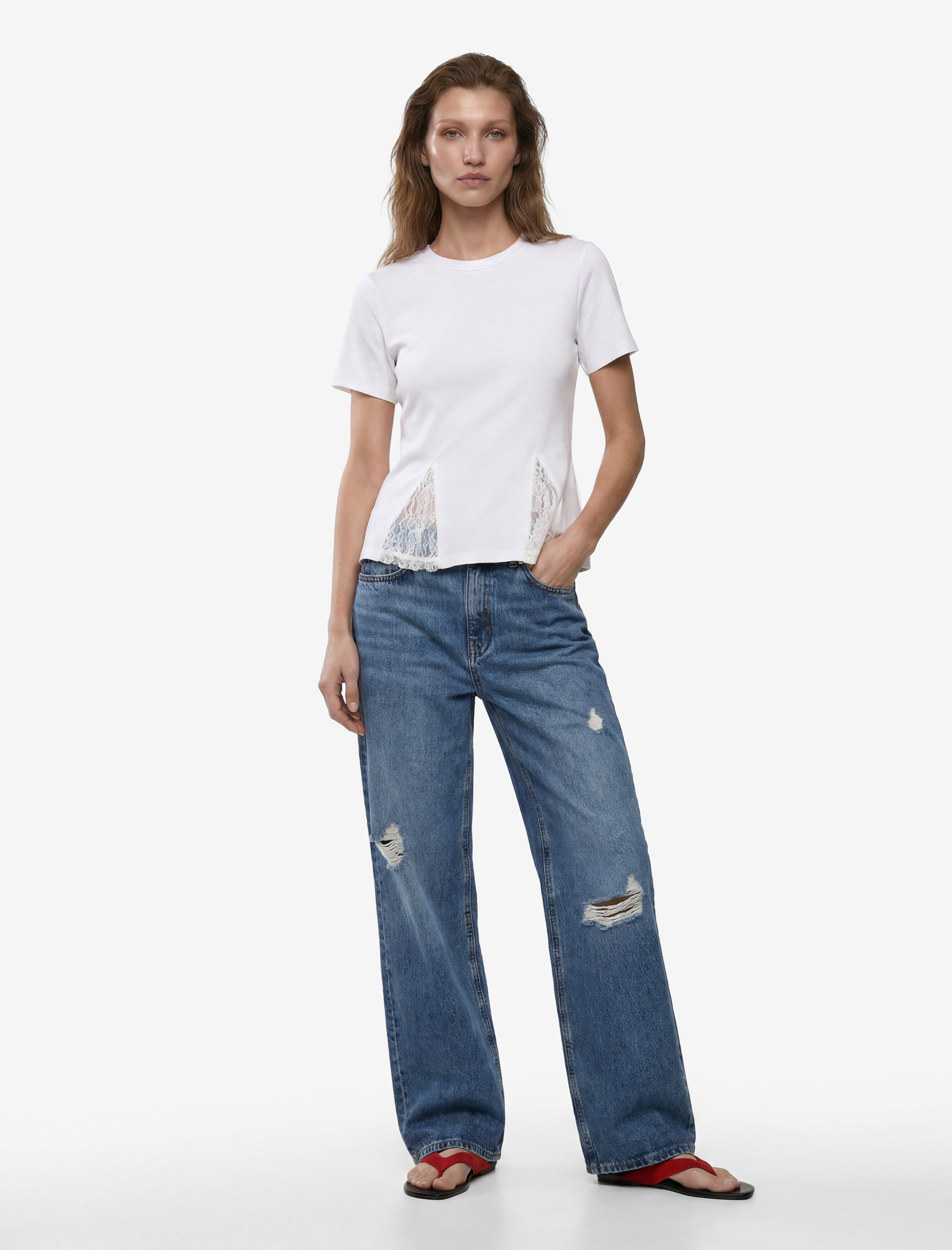   Pamuklu Slim Fit Kısa Kollu Bisiklet Yaka Dantel Detaylı Volümlü Peplum Kesim Tişört