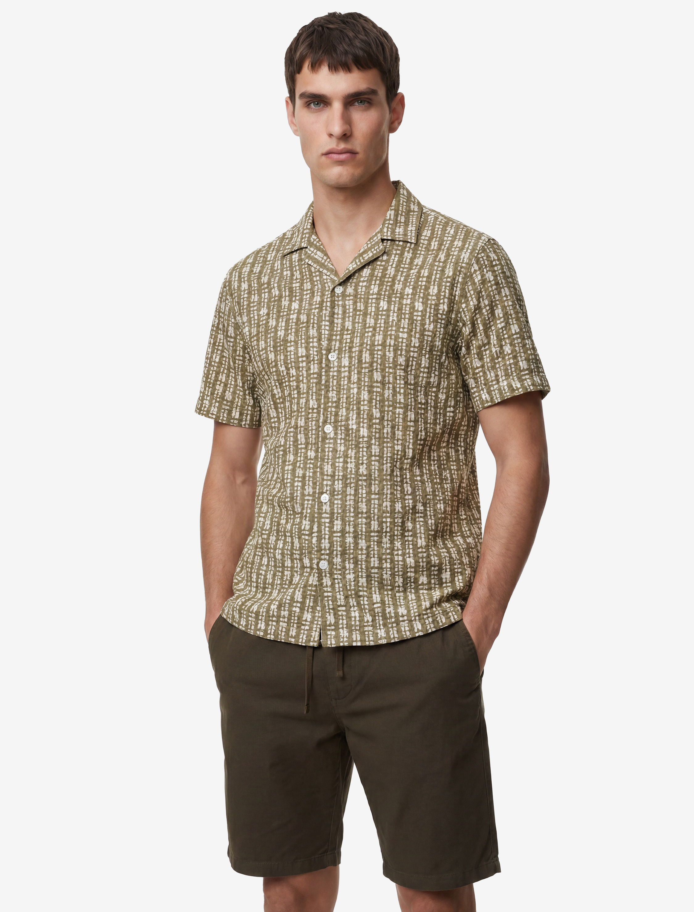   Regular Fit Düğmeli Kısa Kollu Dokulu Devrik Yaka Batik Desenli Gömlek