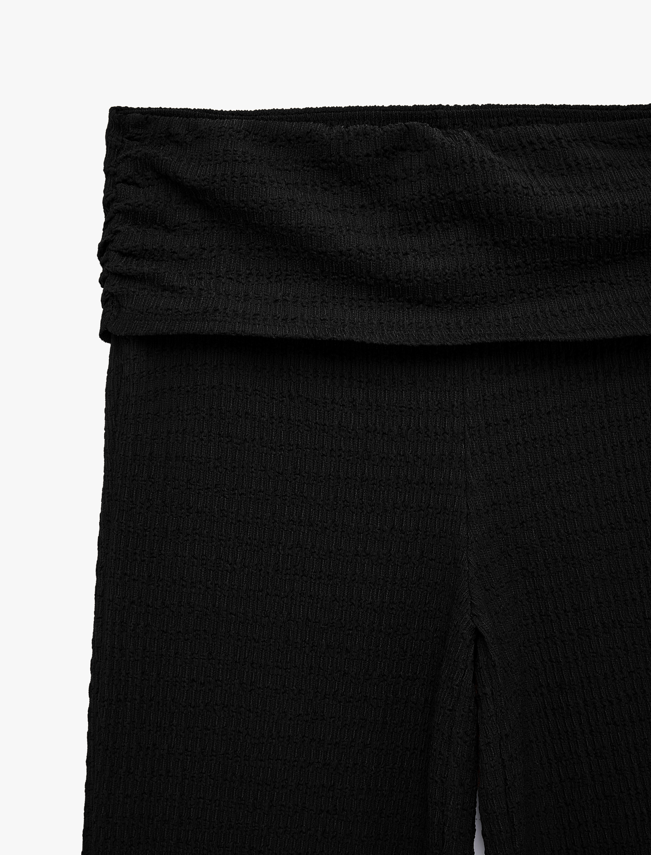   Bürümcük Kumaş Dokulu Belden Kat Detaylı Düz Bol Paça Pantolon