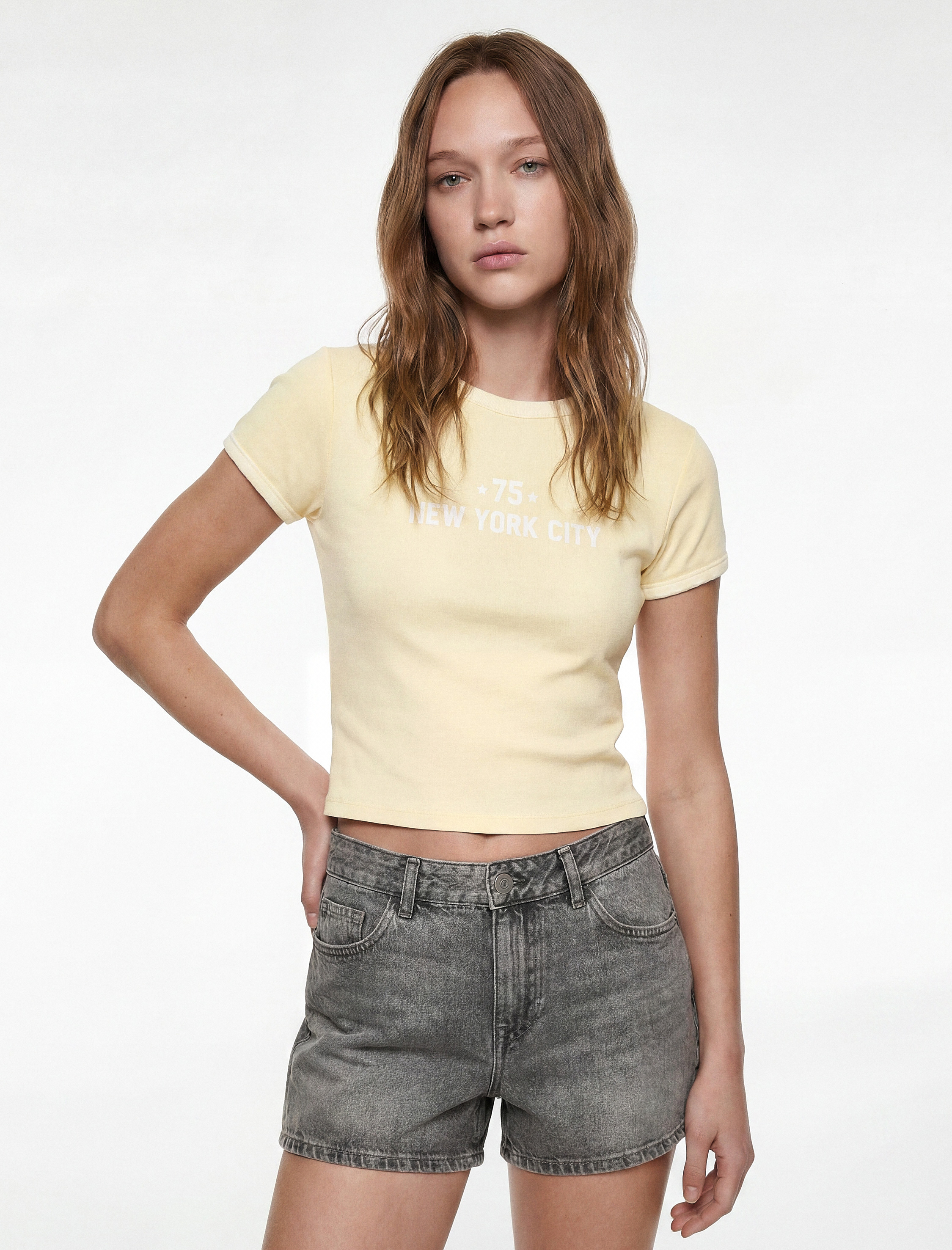   Pamuklu Regular Fit Cepli Düğmeli Yıkamalı Mini Denim Şort
