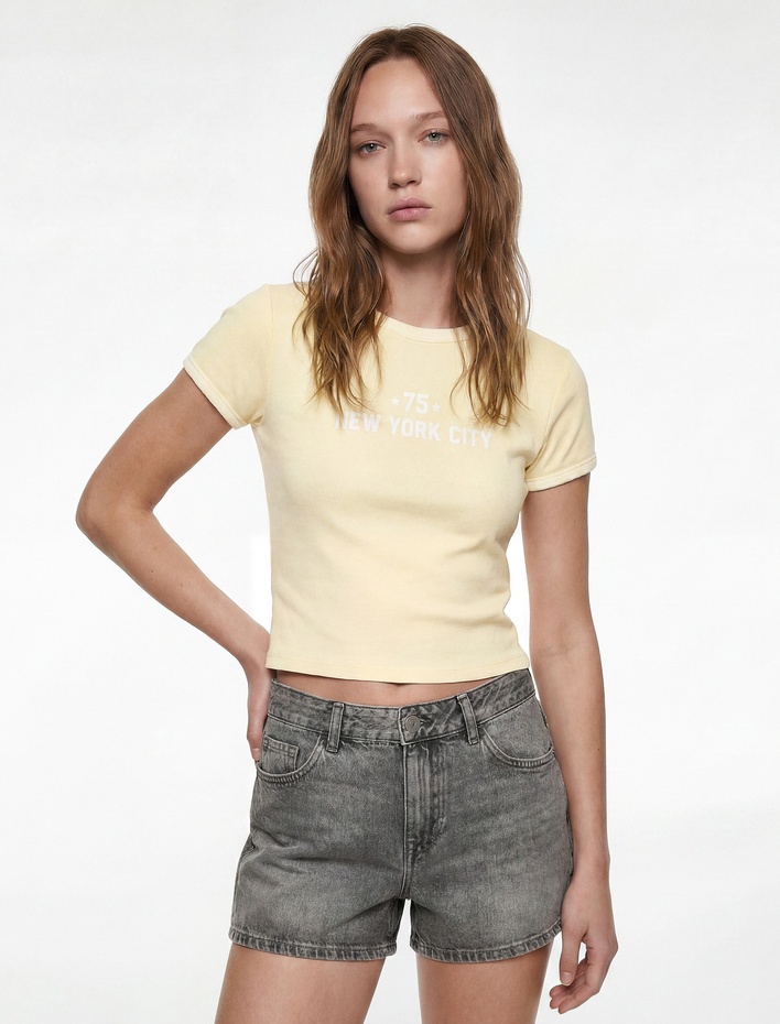  Pamuklu Regular Fit Cepli Düğmeli Yıkamalı Mini Denim Şort