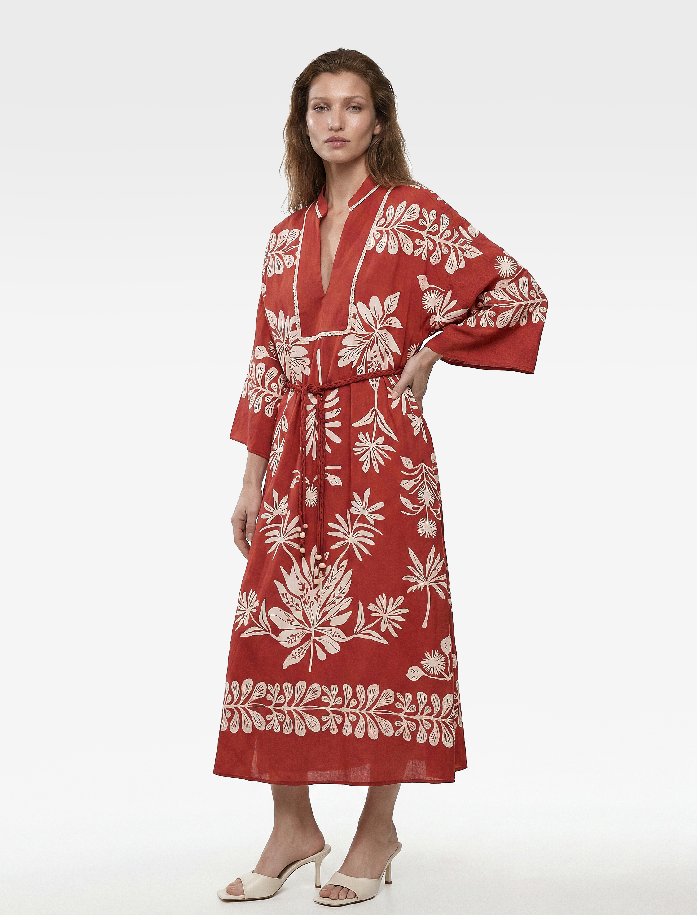   Viskon Kumaş Uzun Kollu Yırtmaçlı Mandarin Yaka Etnik Desenli Nakışlı Uzun Kimono Elbise
