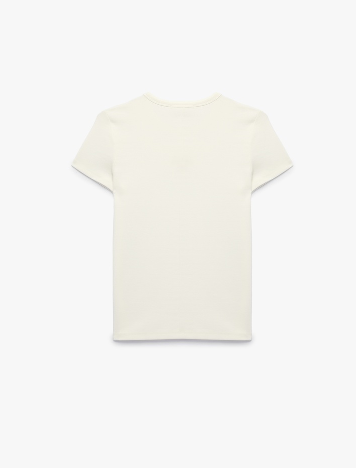  Koton X Şahika Ercümen - Slim Fit Bisiklet Yaka Kısa Kollu Yengeç Nakış Detaylı Tişört