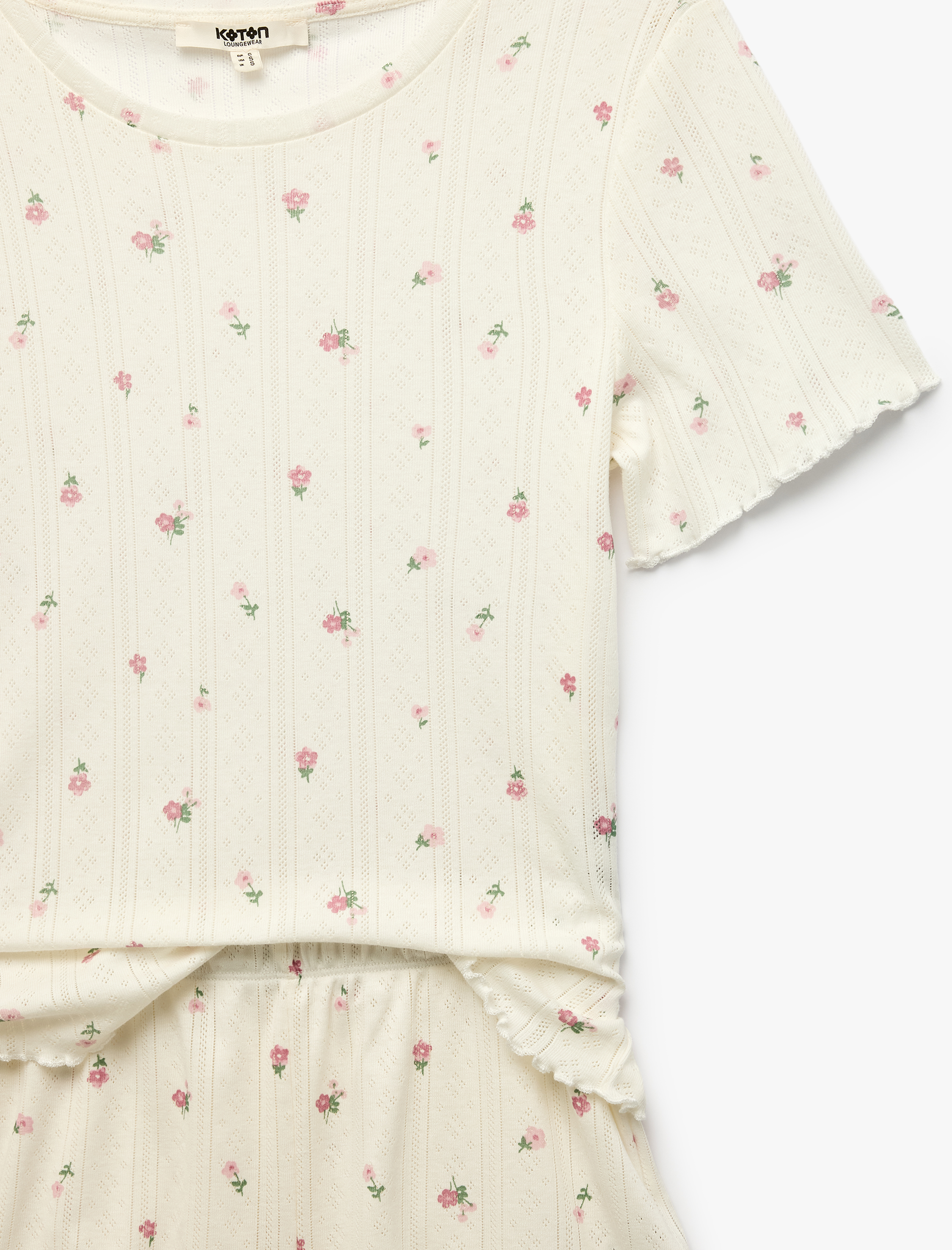   Pamuklu Çiçek Desenli Rahat Kesim Şortlu Pijama Takımı