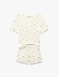 Pamuklu Çiçek Desenli Rahat Kesim Şortlu Pijama Takımı