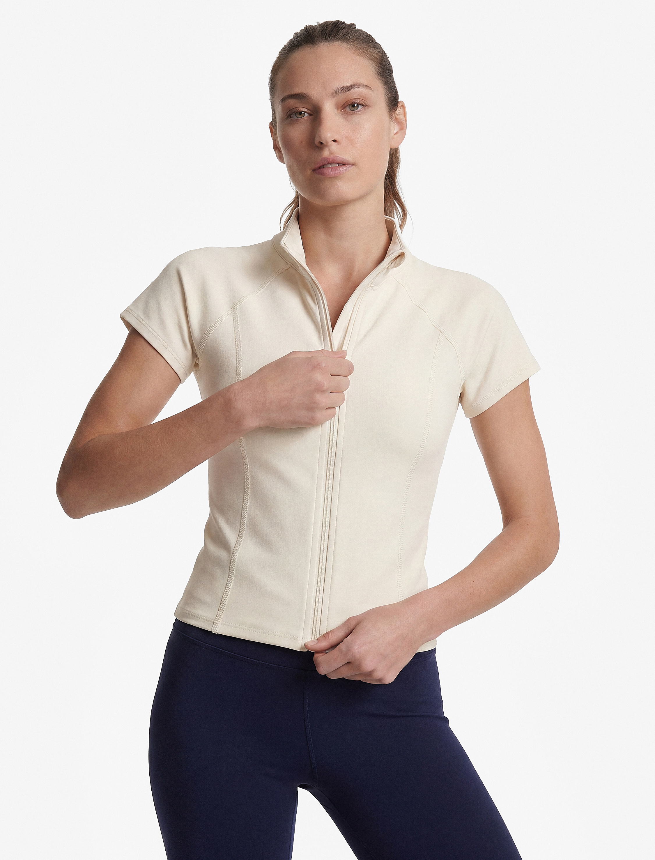   Slim Fit Dik Yaka Kısa Kollu Fermuarlı Spor Tişört