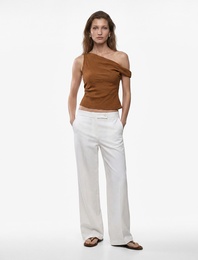 Keten Görünümlü Slim Fit Kolsuz Asimetrik Kesim Kayık Yaka Bluz