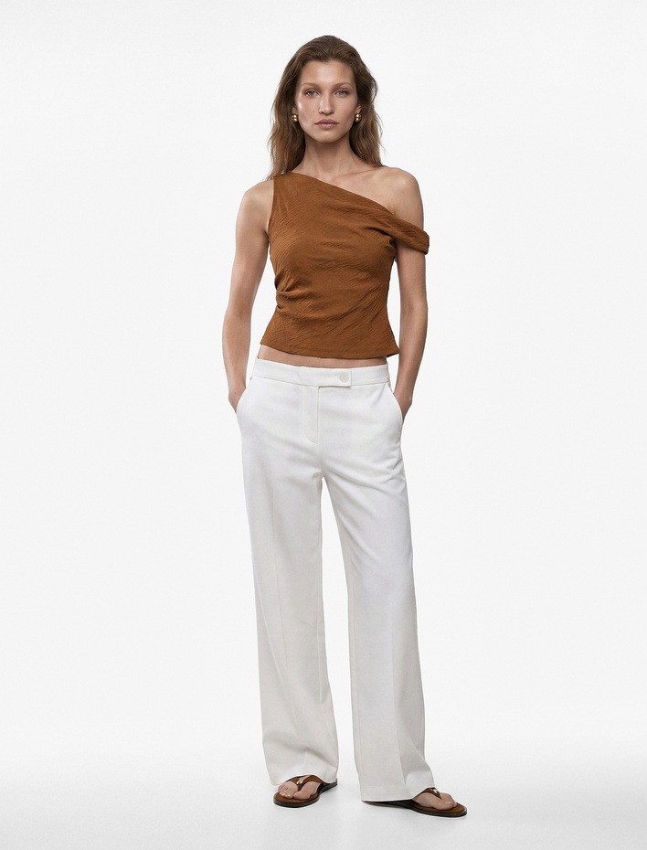  Keten Görünümlü Slim Fit Kolsuz Asimetrik Kesim Kayık Yaka Bluz