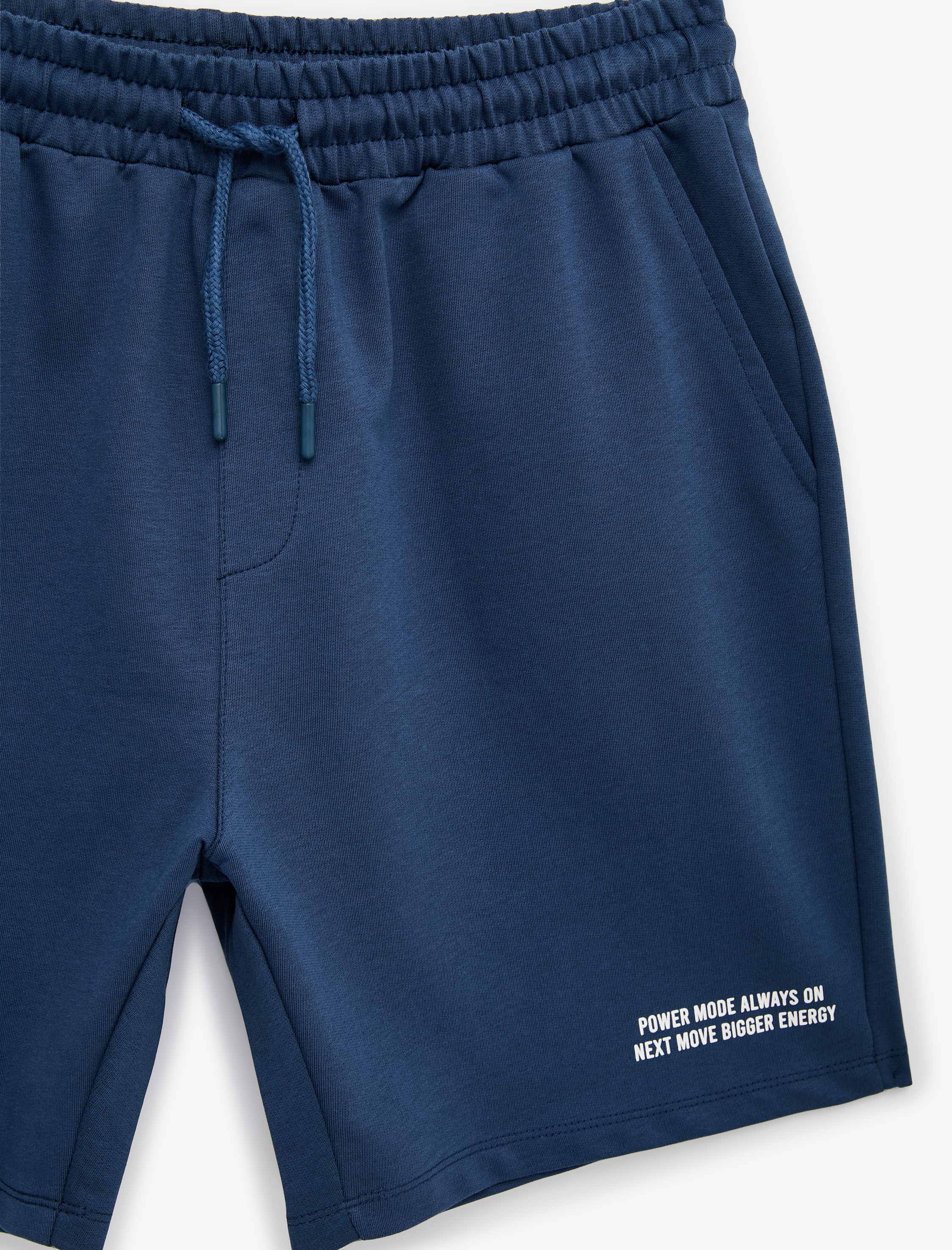   Pamuklu Cepli Straight Fit Beli Bağcıklı Baskılı Spor Şort