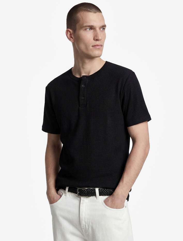  Regular Fit Waffle Dokulu Kısa Kollu Düğmeli Henley Yaka Tişört