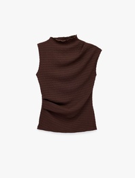 Bürümcük Kumaş Dokulu Slim Fit Asimetrik Kesim Drape Detaylı Dik Yaka Kolsuz Bluz