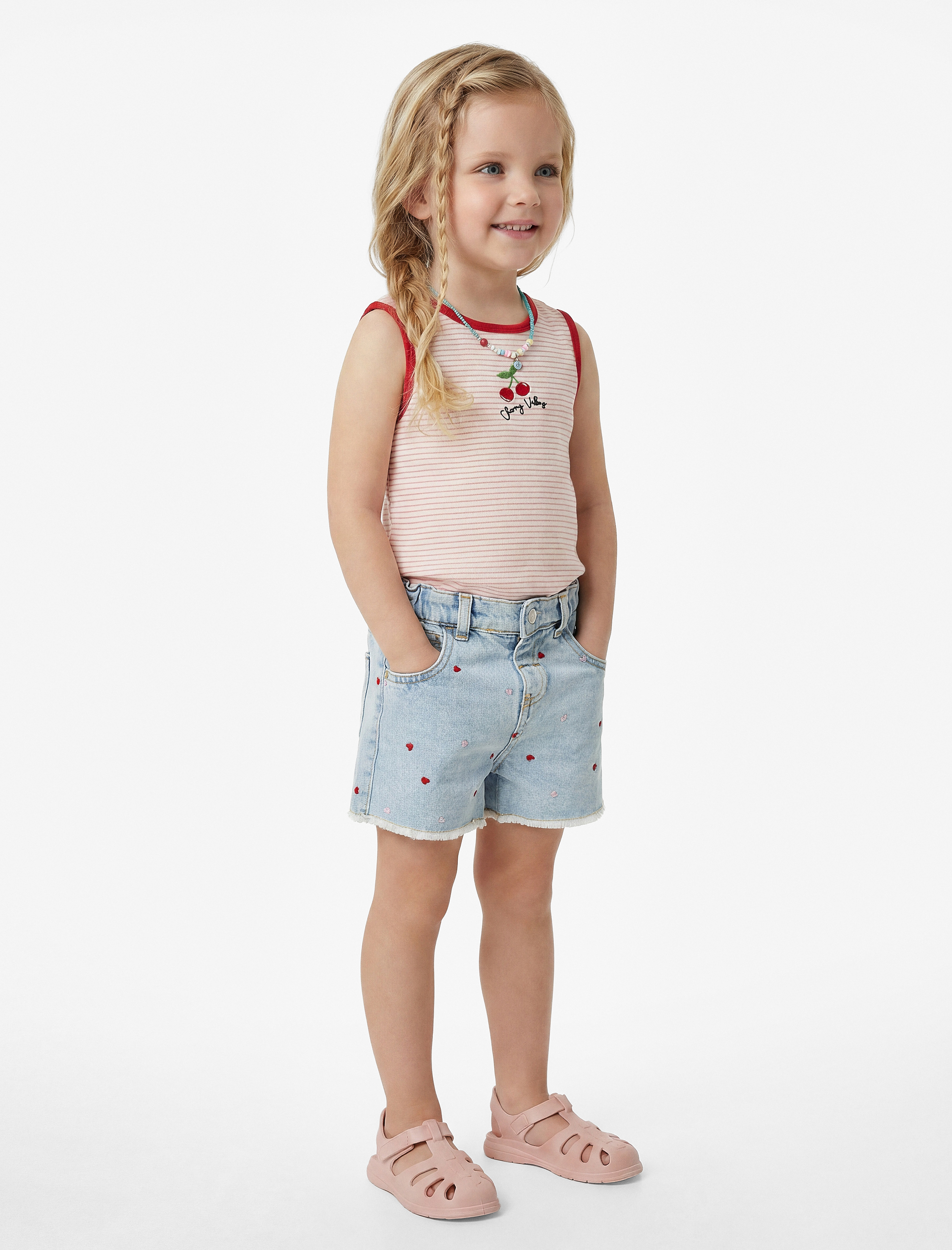  Kız Bebek Pamuklu Cepli Kalpli Nakışlı Denim Şort
