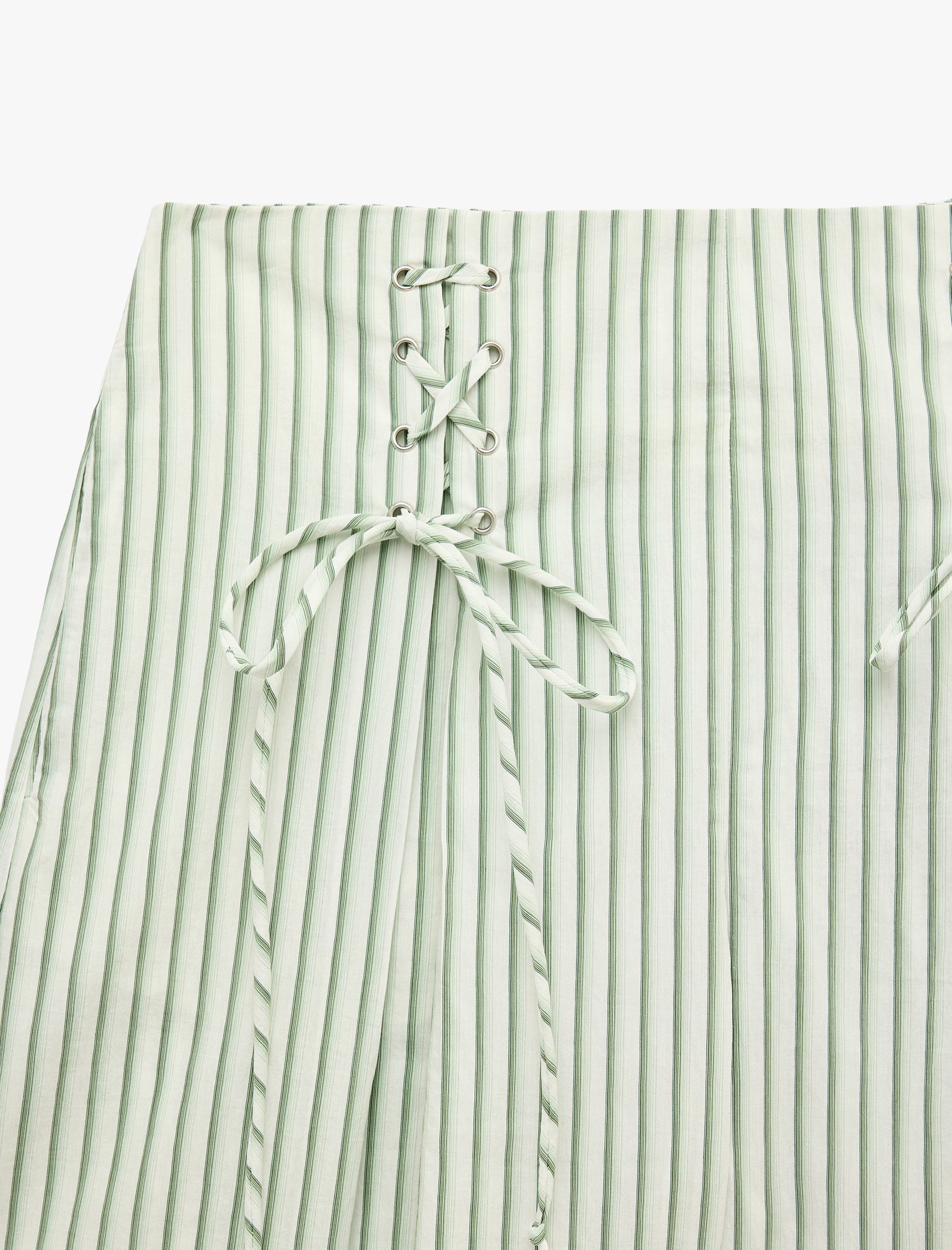   Koton X Sibil Çetinkaya - Slim Fit Çapraz Bağlama Detaylı Fiyonklu Çizgili Poplin Mini Mikro Şort