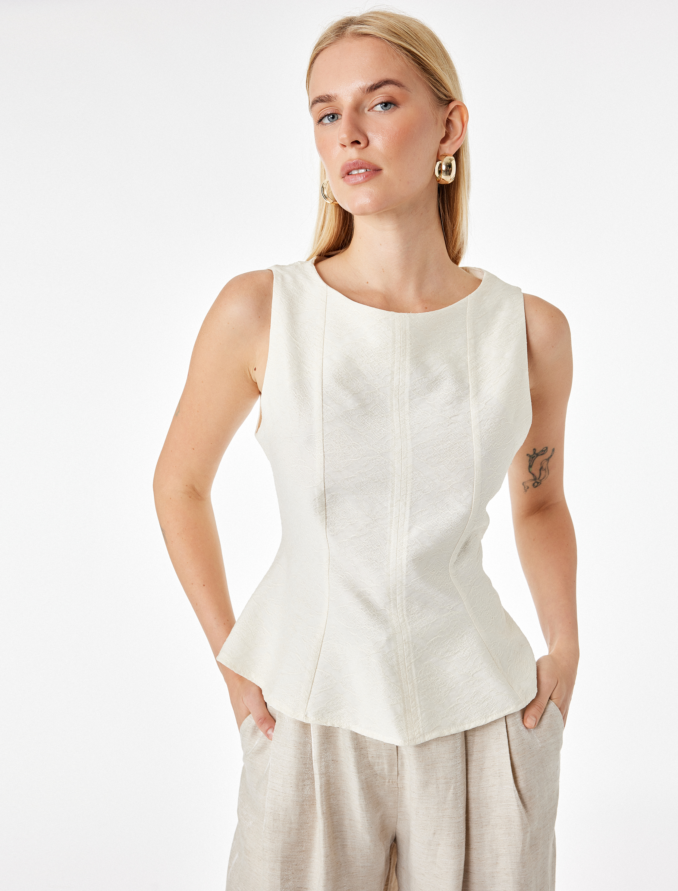   Viskon Kumaş Floral Dokulu Kolsuz Bisiklet Yaka Peplum Bluz