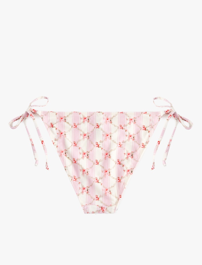  Koton X Sibil Çetinkaya - Yanları İpli Fiyonk Detaylı Çiçekli Bikini Alt