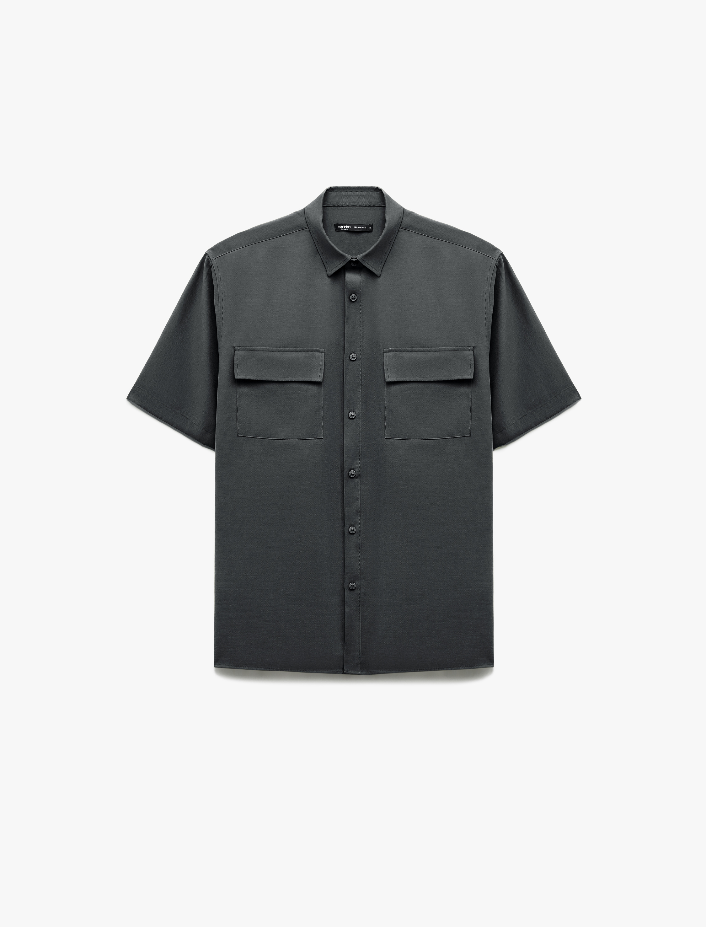   Düğmeli Klasik Yaka Kapaklı Cep Detaylı Rayon Regular Fit Viskon Kısa Kollu Gömlek