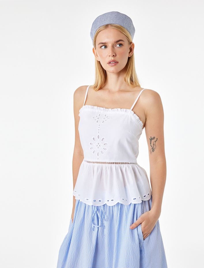  Pamuklu Dantel Detaylı Brodeli Fistolu Fırfırlı Askılı Crop Bluz