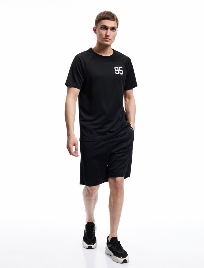  Kısa Kollu U Yaka Regular Fit Dikiş Detaylı Arkası Baskılı Spor Tişört