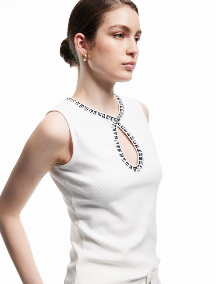  Pamuklu Slim Fit Renk Kontrastlı Pencere Detaylı Kroşe Detaylı Kolsuz Tişört