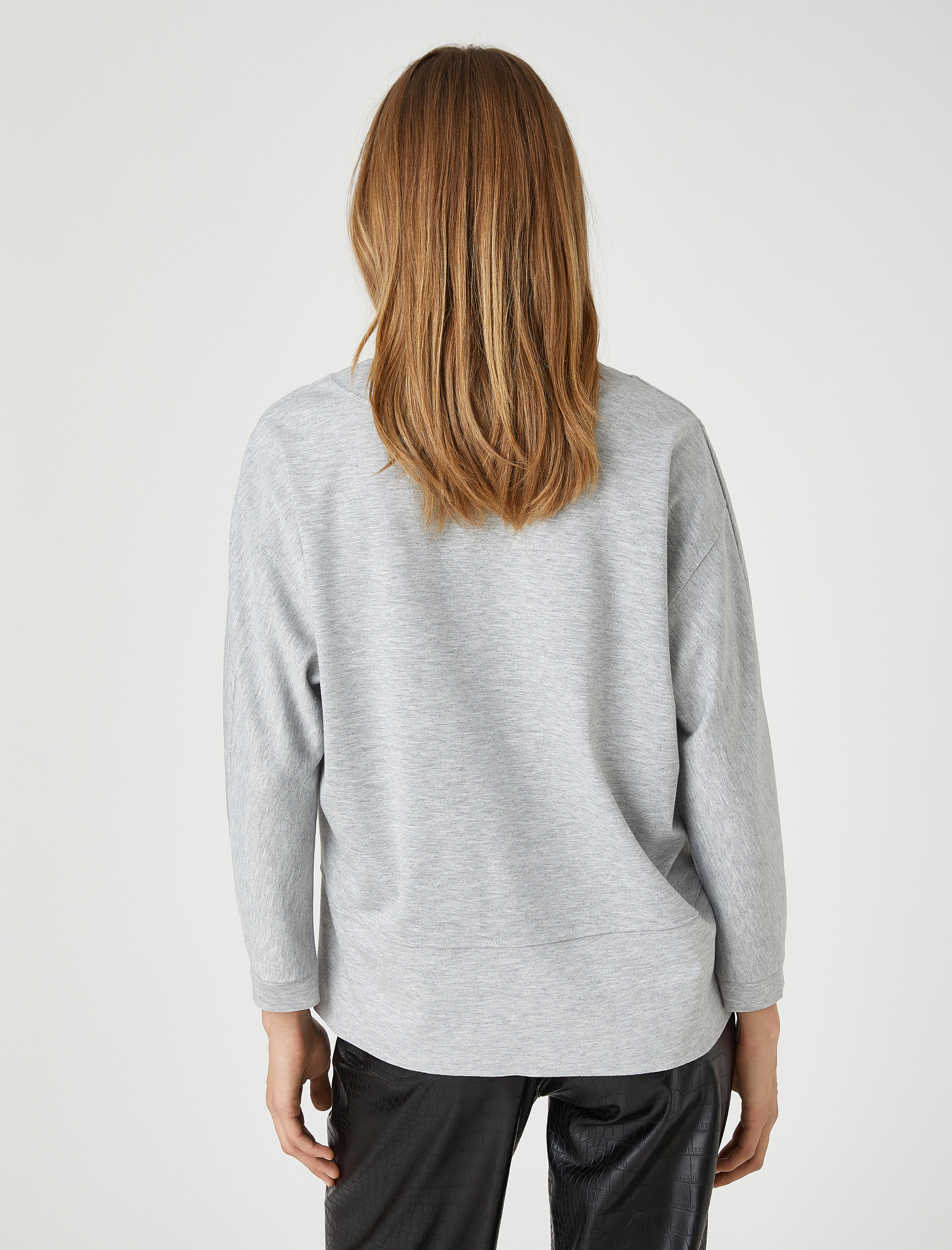   Yırtmaç Detaylı Sweatshirt Yuvarlak Yaka
