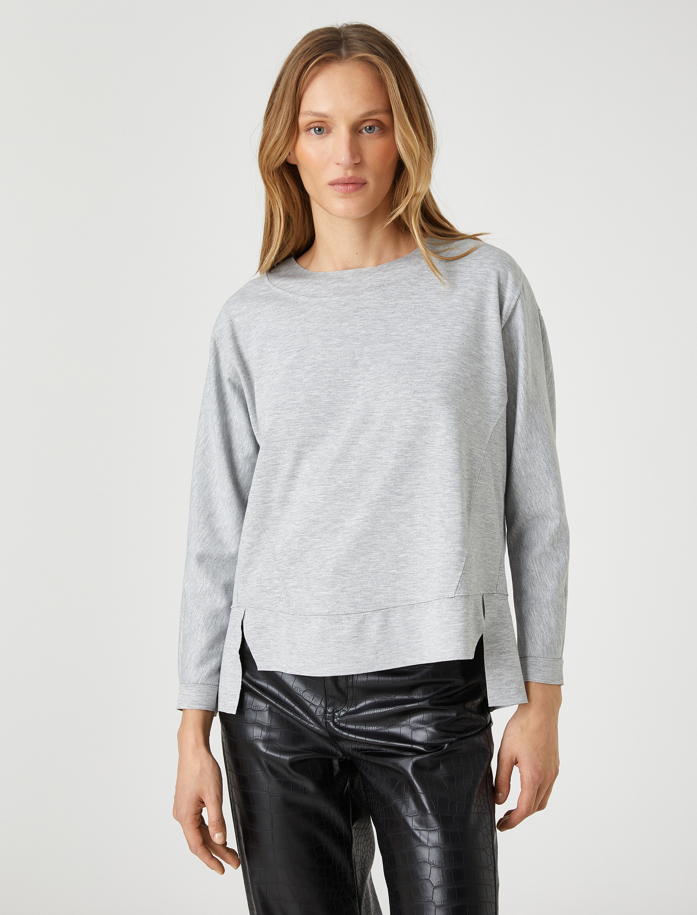  Yırtmaç Detaylı Sweatshirt Yuvarlak Yaka