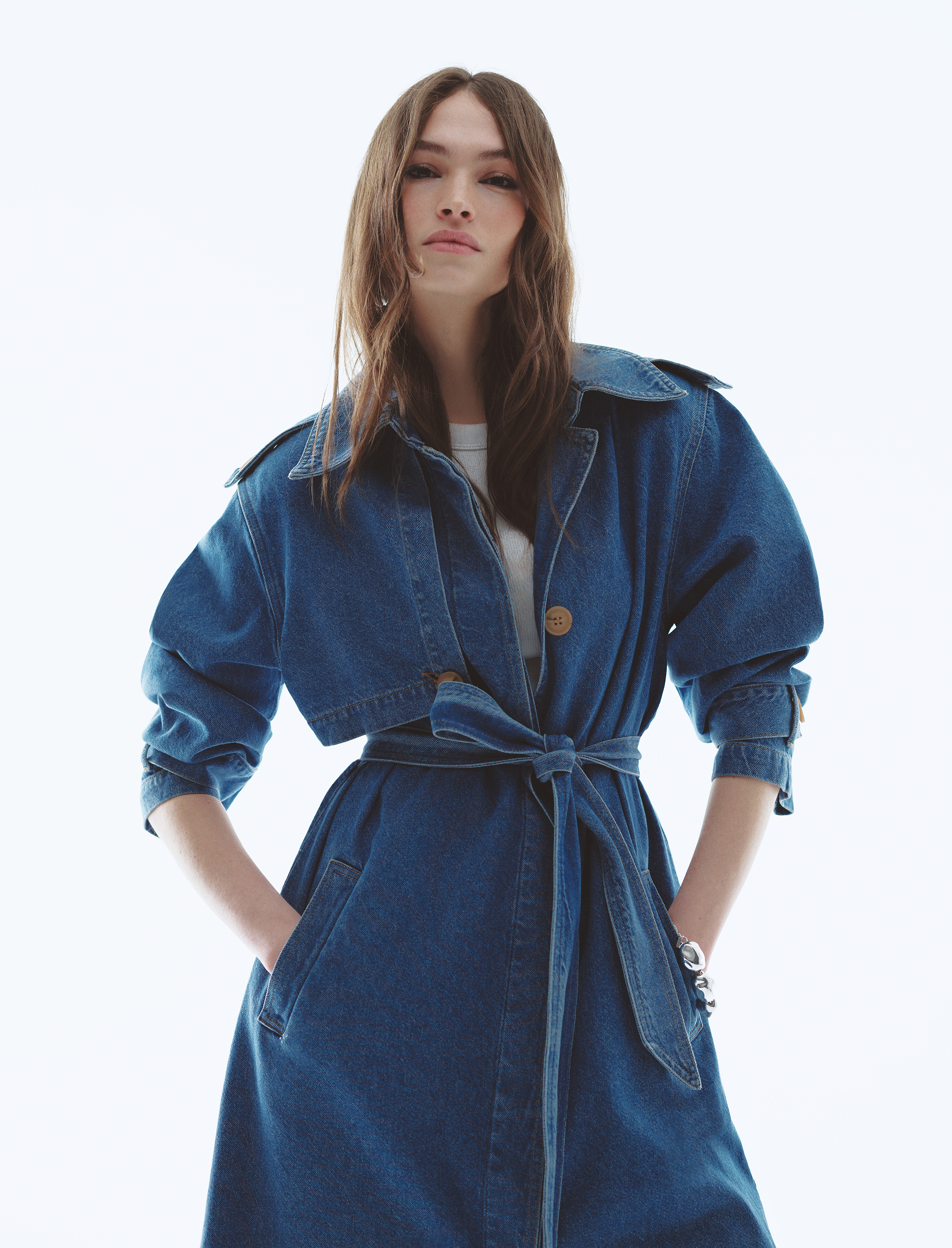   Uzun Kollu Cepli Klasik Yaka Kemer Detaylı Denim Trençkot