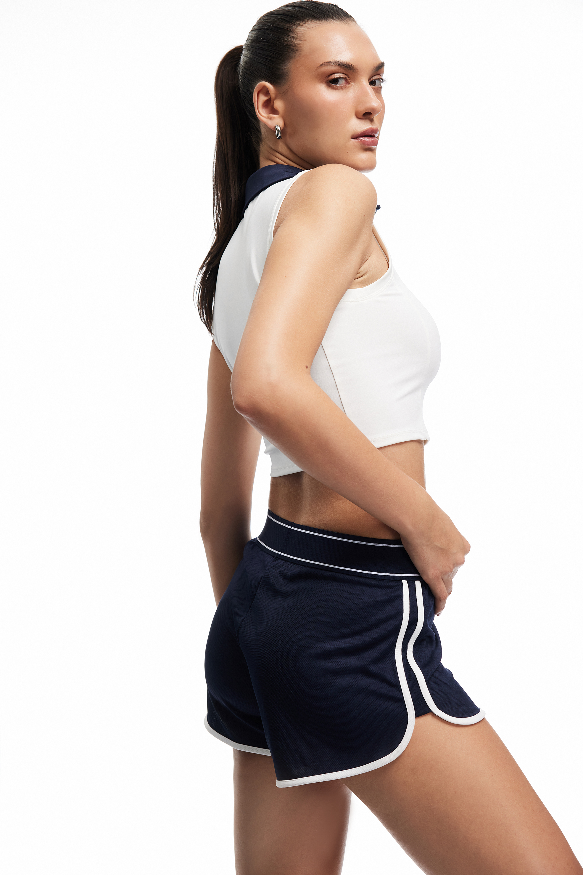   Beli Lastikli Etiket Baskılı Çizgili Mini Spor Şort