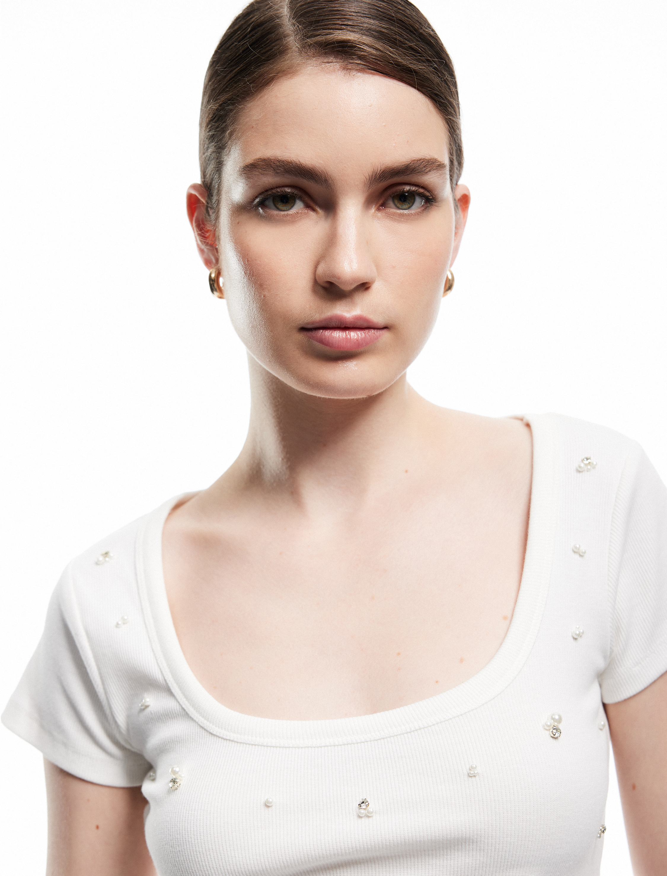   Slim Fit Pamuklu U Yaka Kısa Kollu İnci İşlemeli Taşlı Tişört