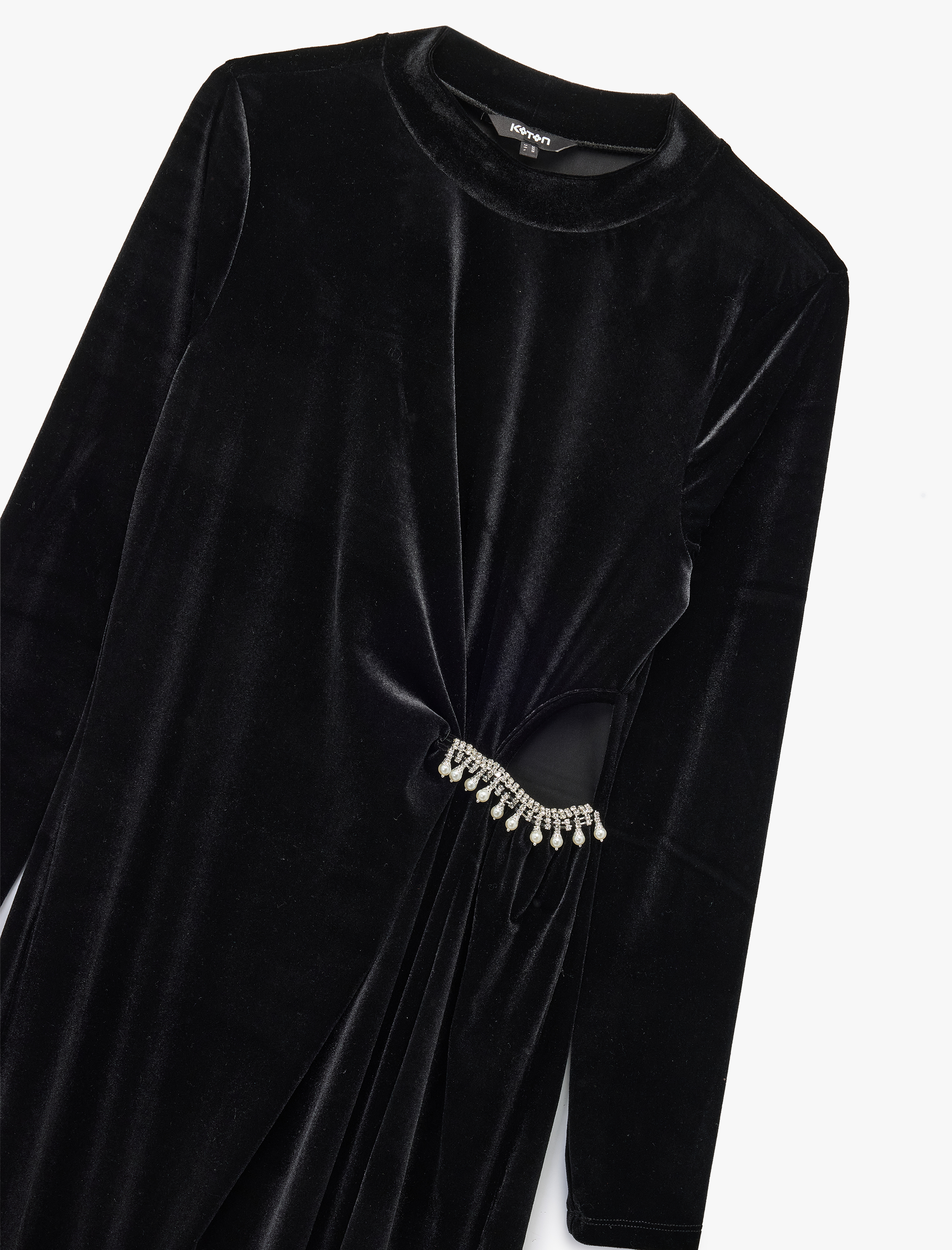   Slim Fit Uzun Kollu Önden Yırtmaçlı Pencere Detaylı Dik Yaka Taşlı Uzun Kadife Elbise