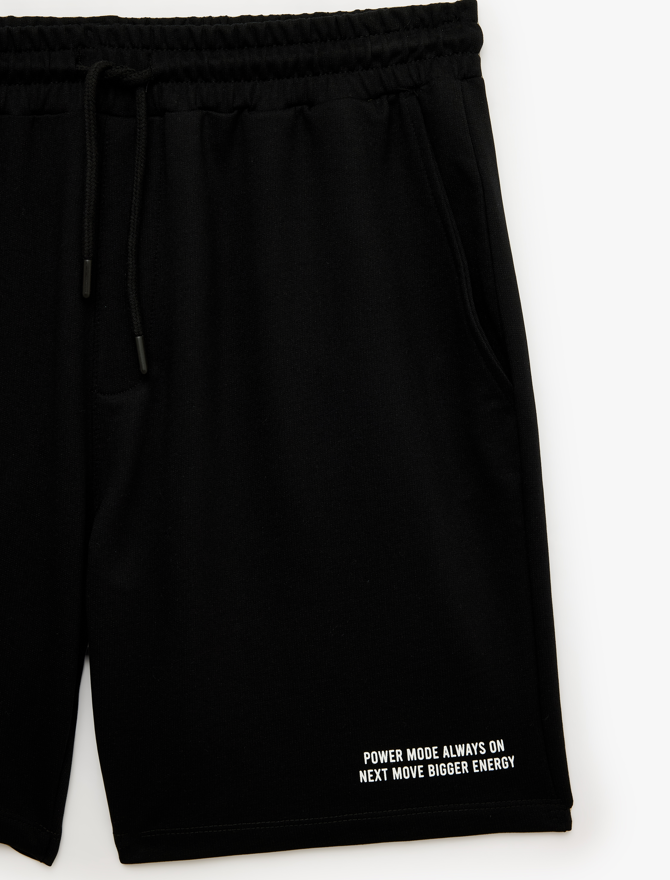   Pamuklu Cepli Straight Fit Beli Bağcıklı Baskılı Spor Şort