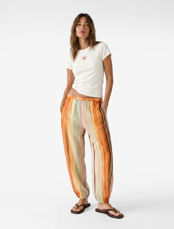  Koton X Şahika Ercümen - Slim Fit Bisiklet Yaka Kısa Kollu Yengeç Nakış Detaylı Tişört