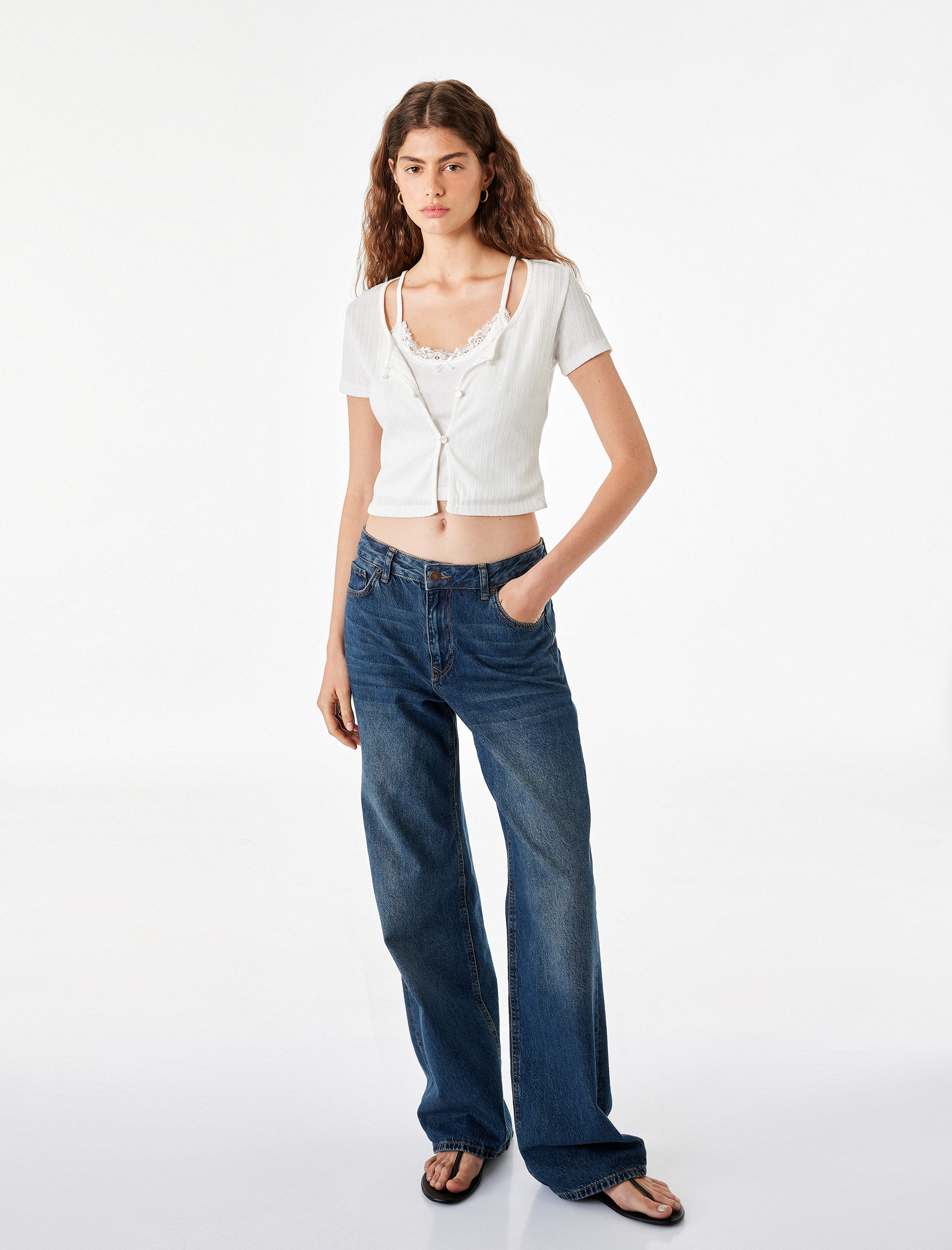   Kısa Kollu Slim Fit Düğmeli Kaşkorse Dantel Detaylı Bisiklet Yaka Tişört