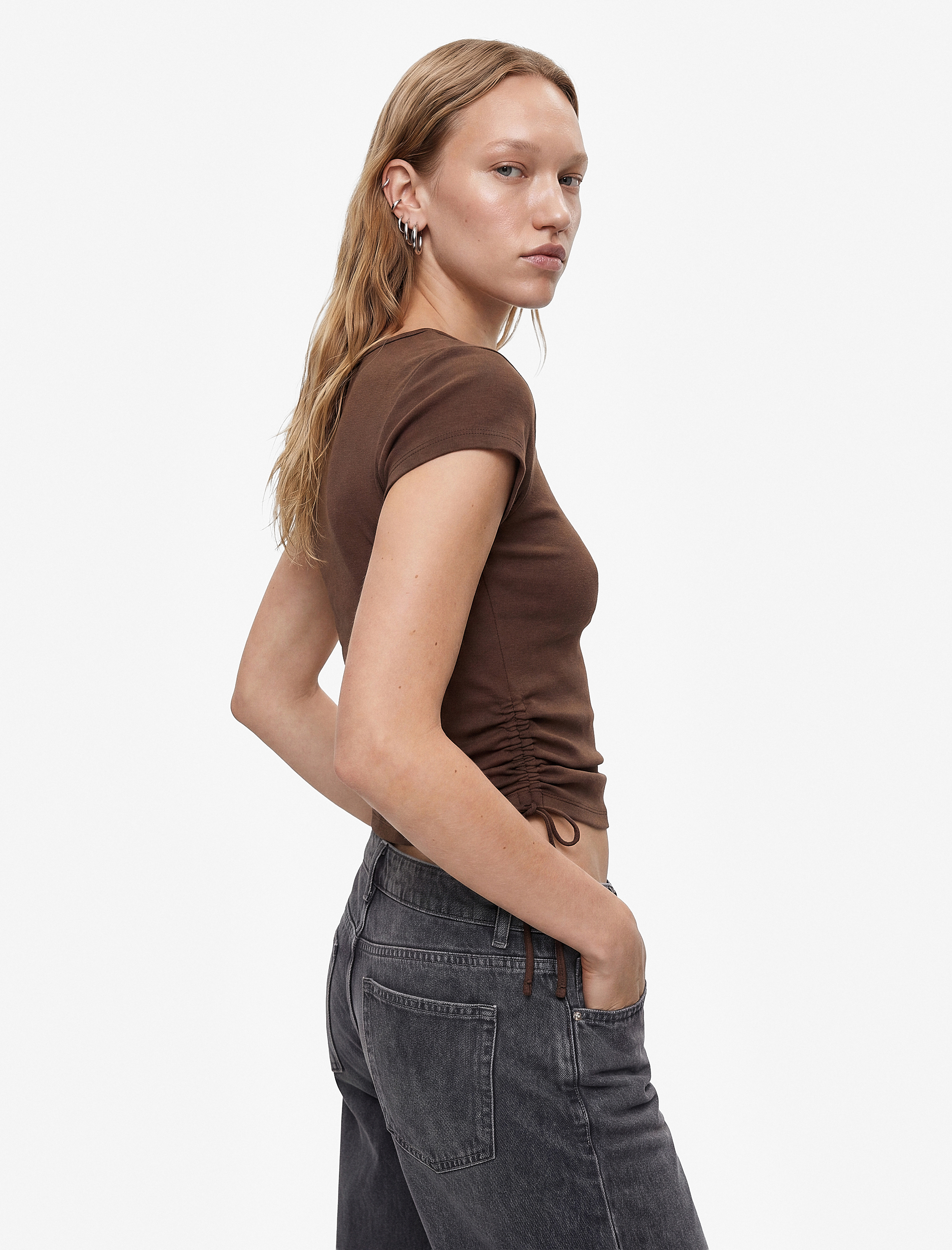  Pamuklu Büzgü Detaylı Bisiklet Yaka Kısa Kollu Tişört