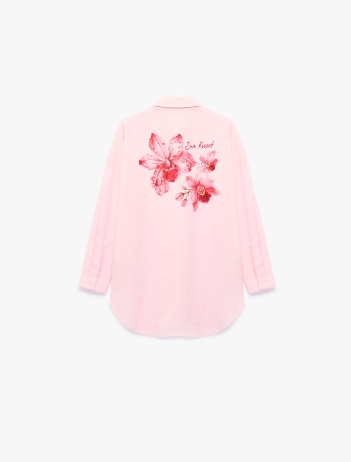  Koton X Sibil Çetinkaya - Pamuklu Uzun Kollu Arkası Hibiskus Çiçek Baskılı Gömlek Plaj Elbisesi