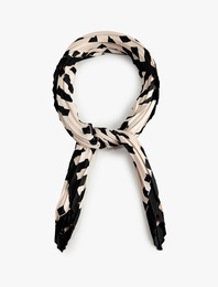 Geometrik Desenli Pileli Kare Saten Fular Bandana