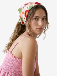 Çiçekli Detaylı Bağlamalı Üçgen Bandana- Koton X Sibil Çetinkaya