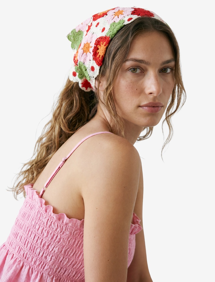 Kadın Çiçekli Detaylı Bağlamalı Üçgen Bandana- Koton X Sibil Çetinkaya