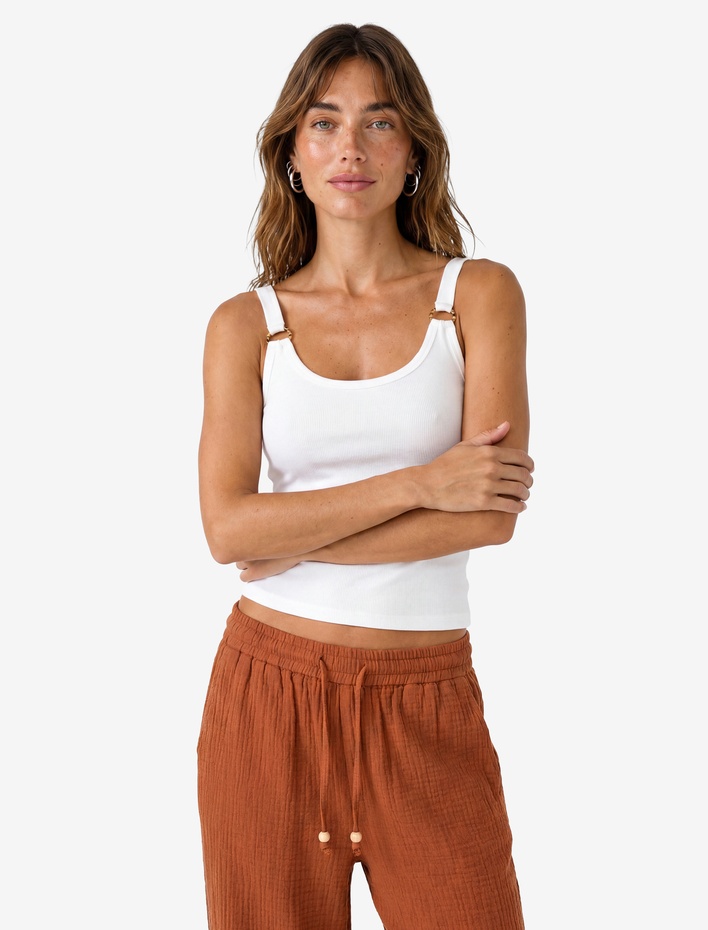  Koton X Şahika Ercümen - Pamuklu Slim Fit U Yaka Halka Detaylı Askılı Atlet Bluz