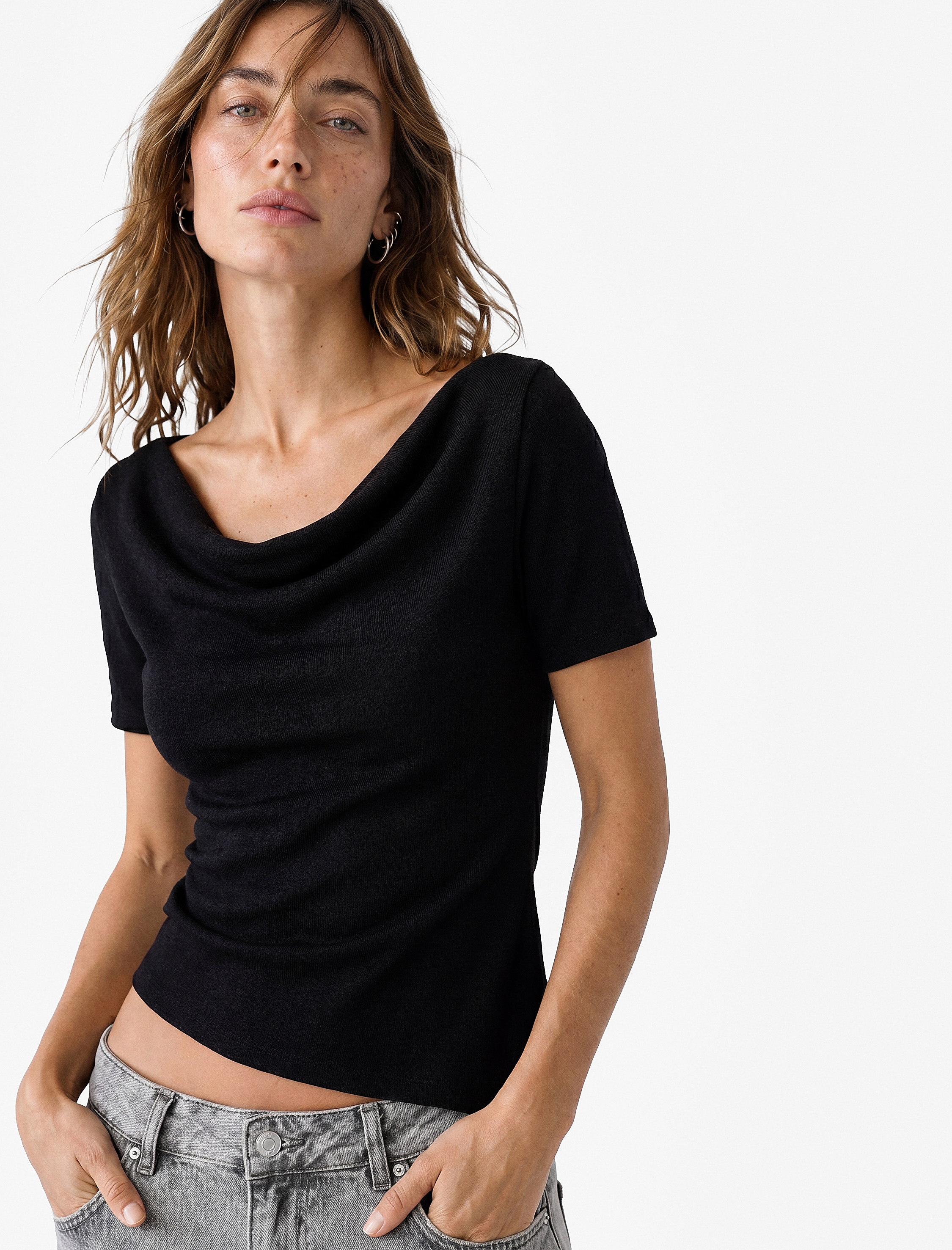   Krep Kumaş Slim Fit Kısa Kollu Degaje Yaka Asimetrik Tişört